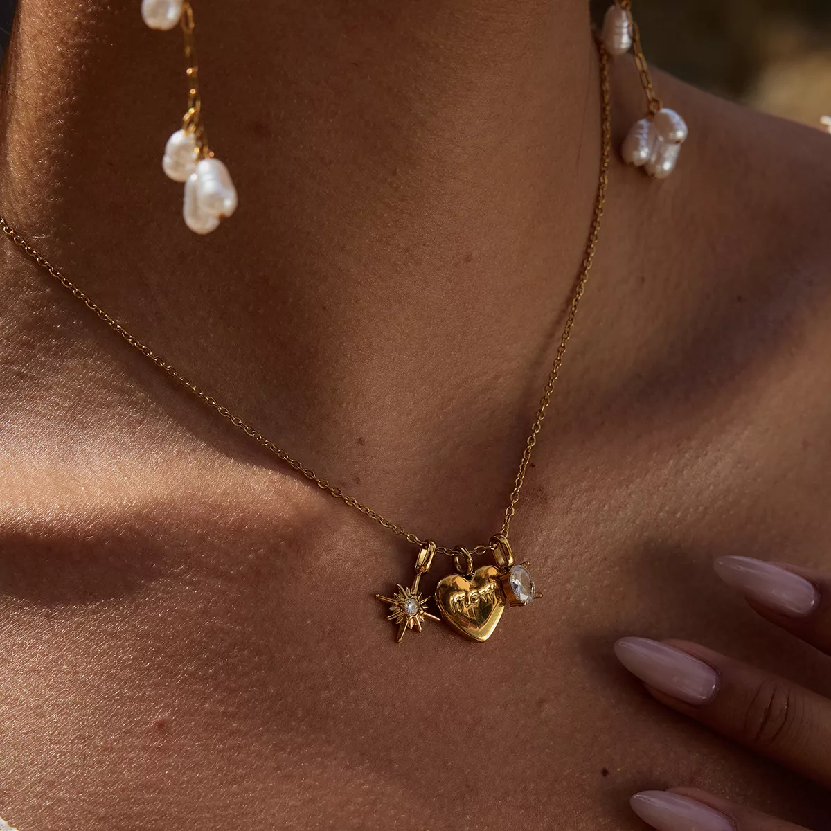 18K Gold-Plated 'Mom' Heart Necklace - Image 5