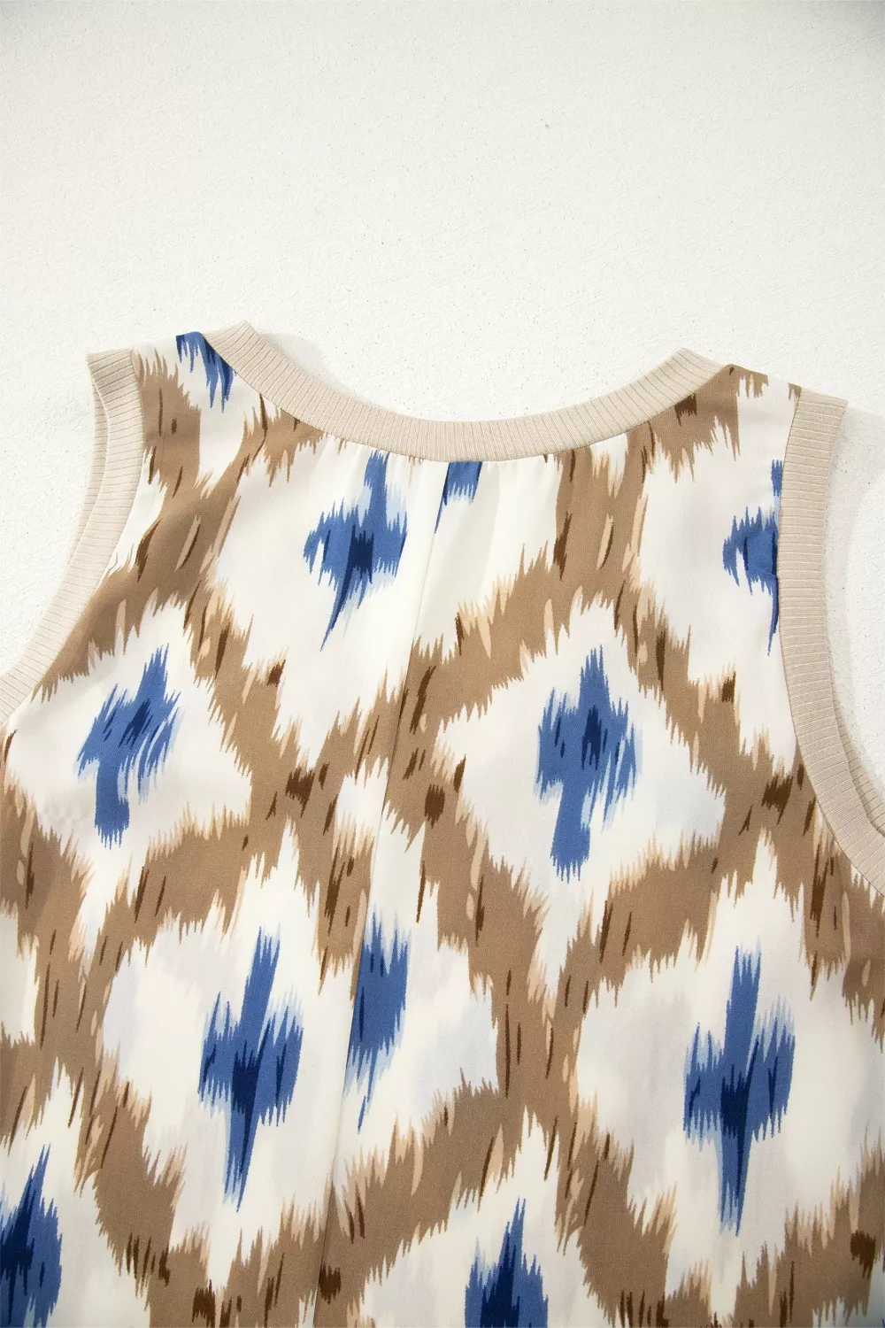 Abstract Print V Neck Sleeveless Midi Dress - Image 8