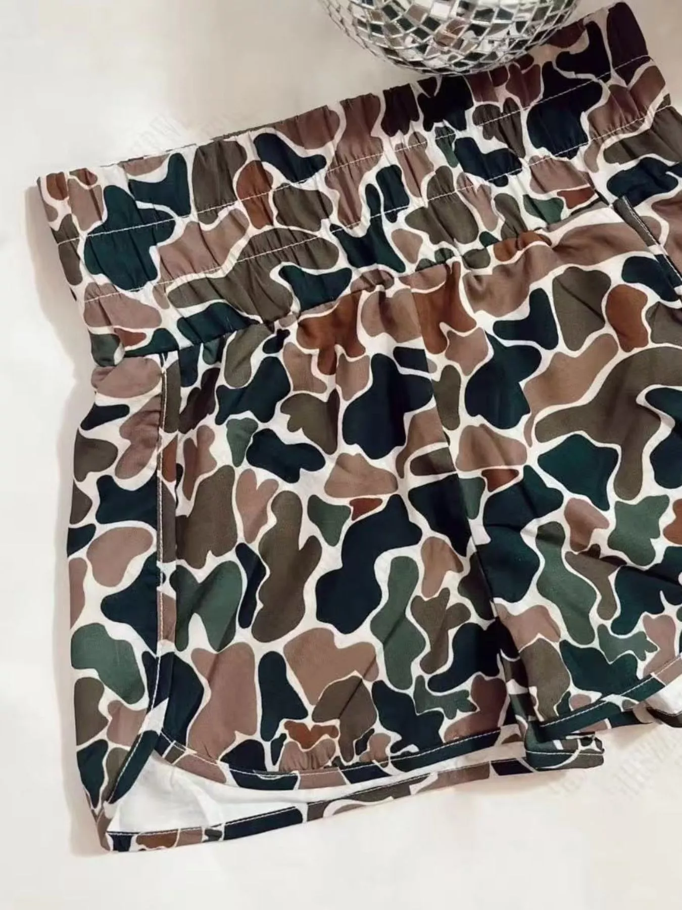 Camo Print Elastic Waist Shorts - Image 4