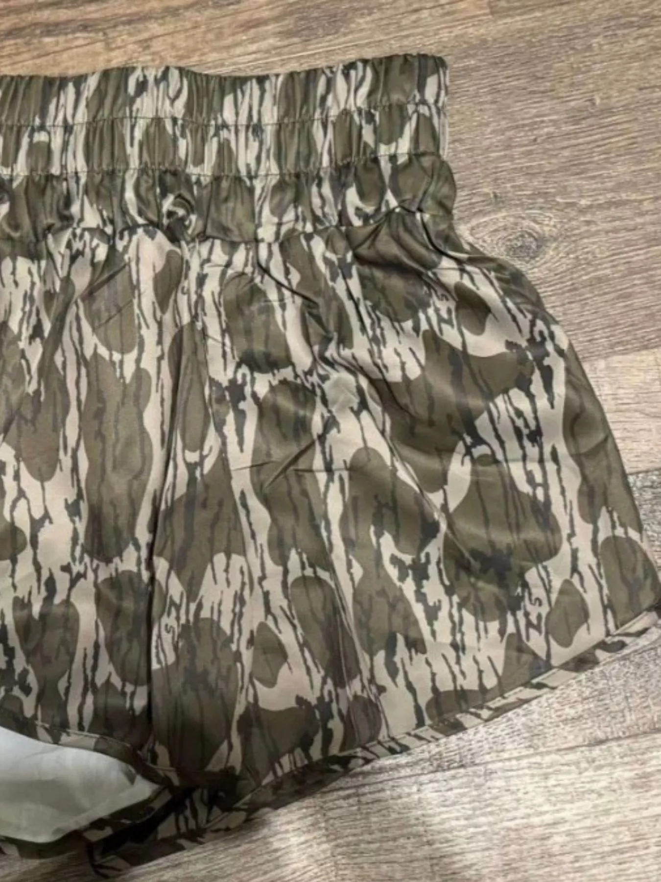 Camo Print Elastic Waist Shorts - Image 9