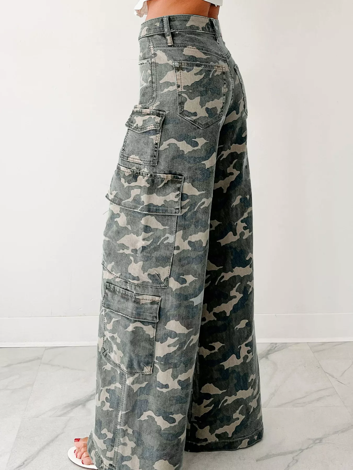 Camo Print Wide Leg Cargo Jeans - Image 3
