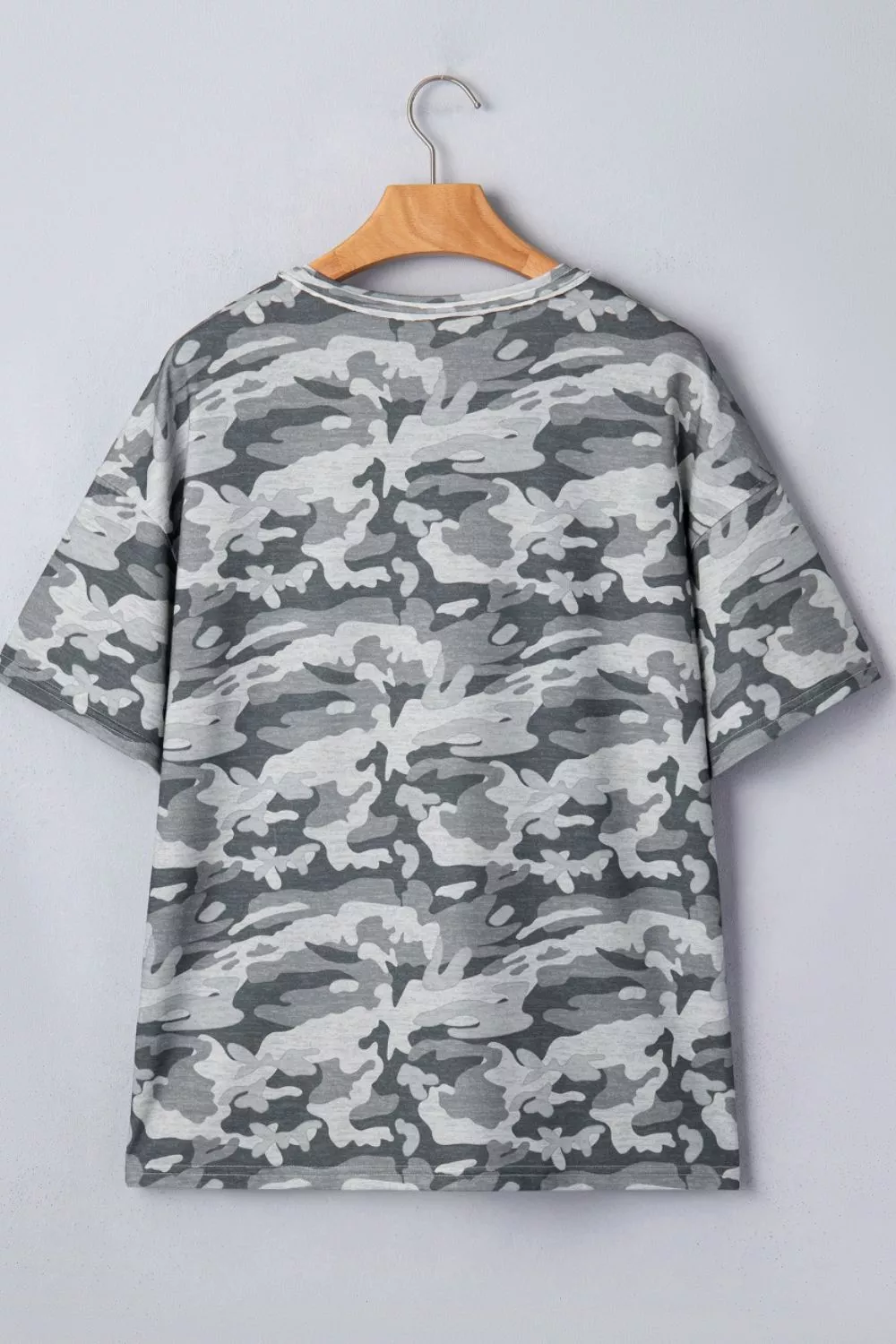 Camouflage Print Raw Edge V Neck Tee - Image 7