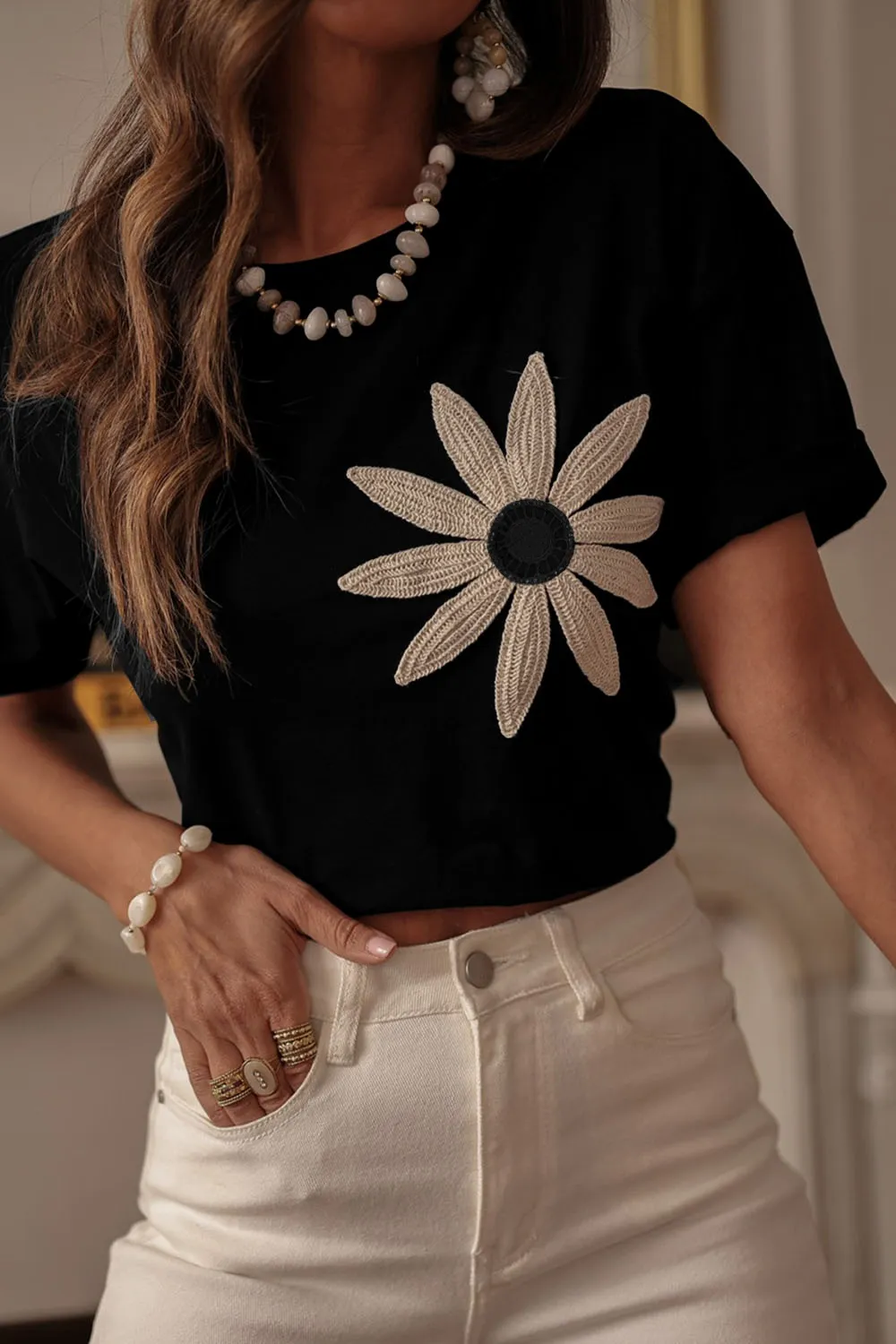 Casual Daisy Patch Round Neck T-Shirt - Image 8