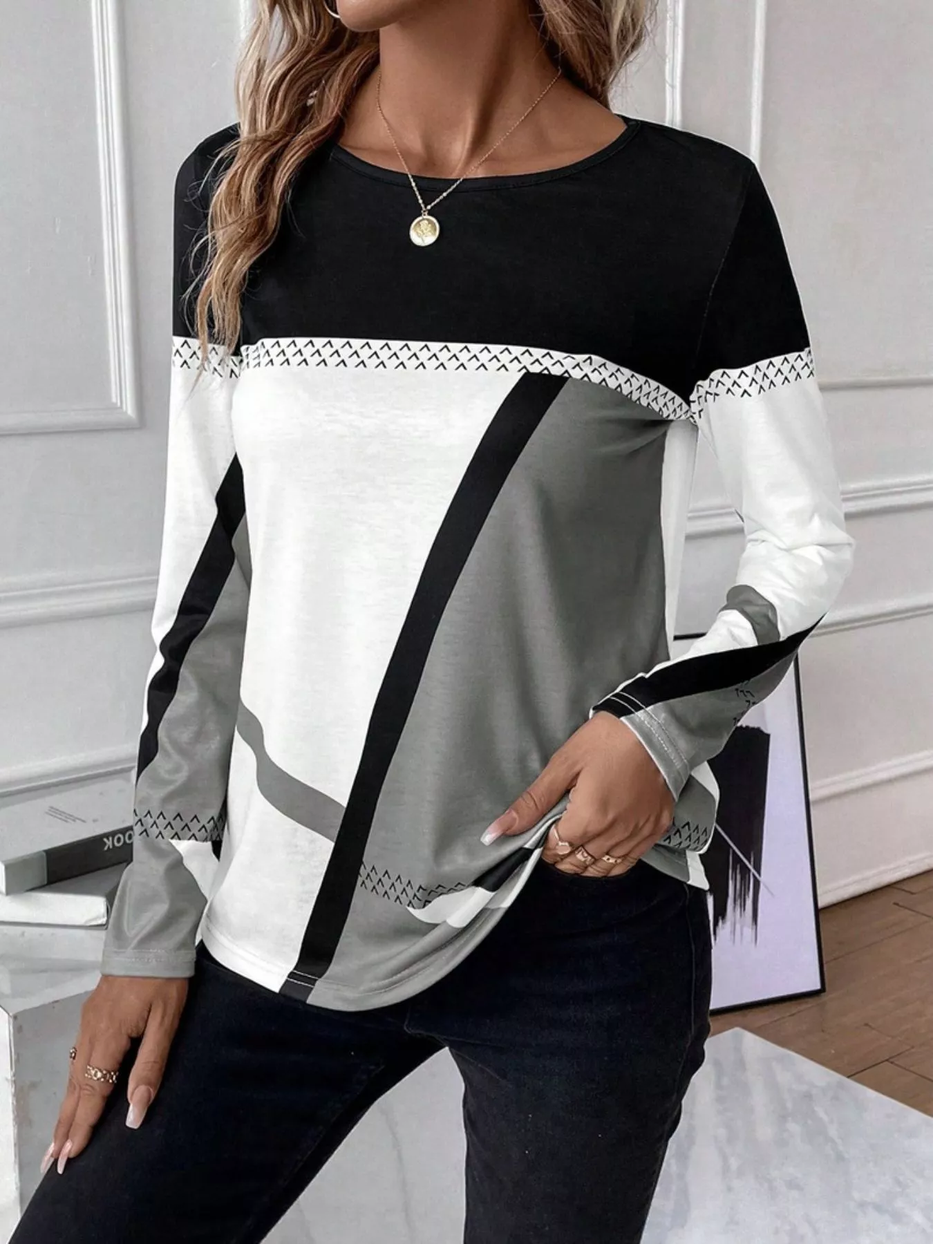 Color Block Long Sleeve T-Shirt - Image 3