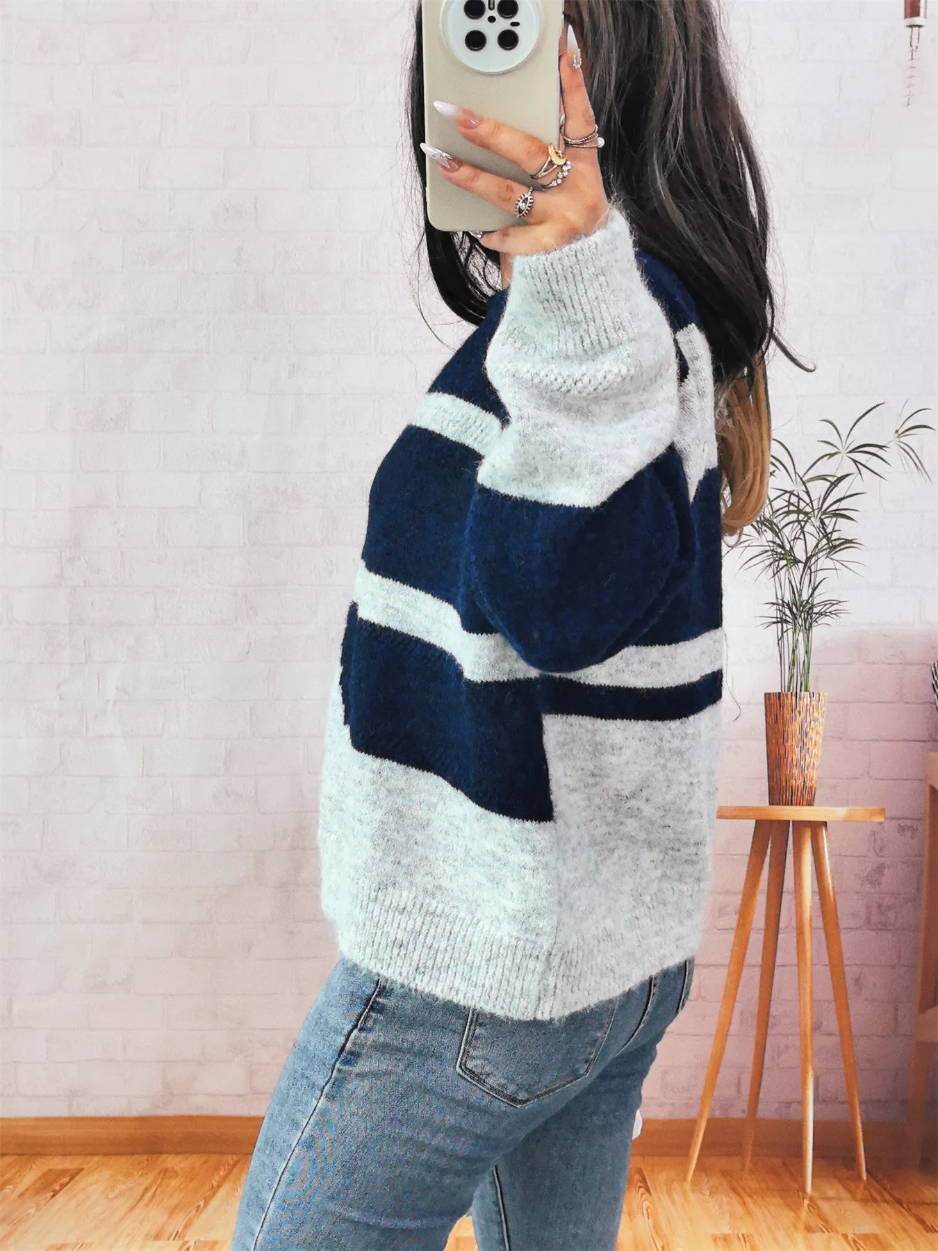 Color Block Round Neck Sweater - Image 9