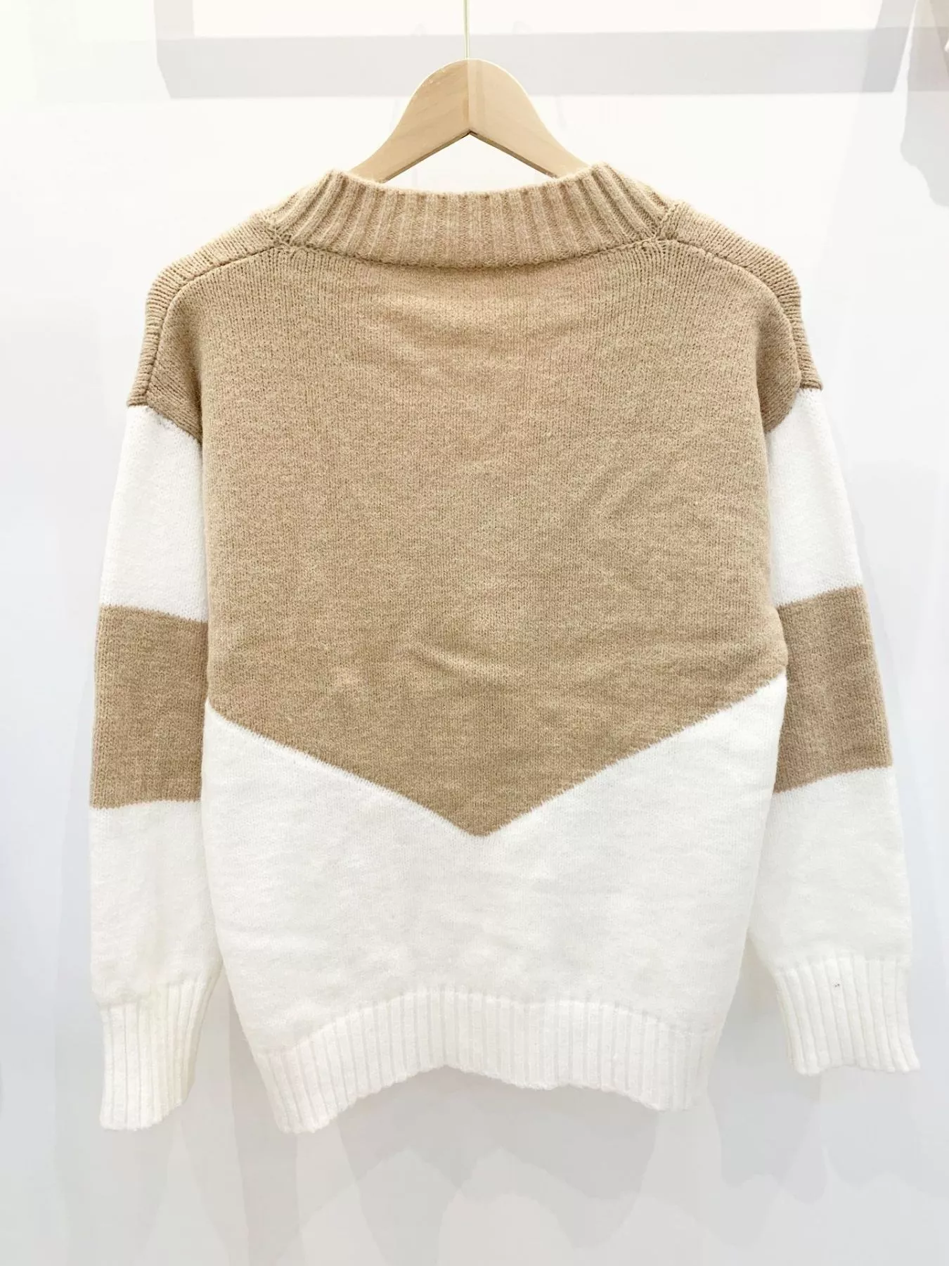Color Block V-Neck Knit Sweater - Image 3