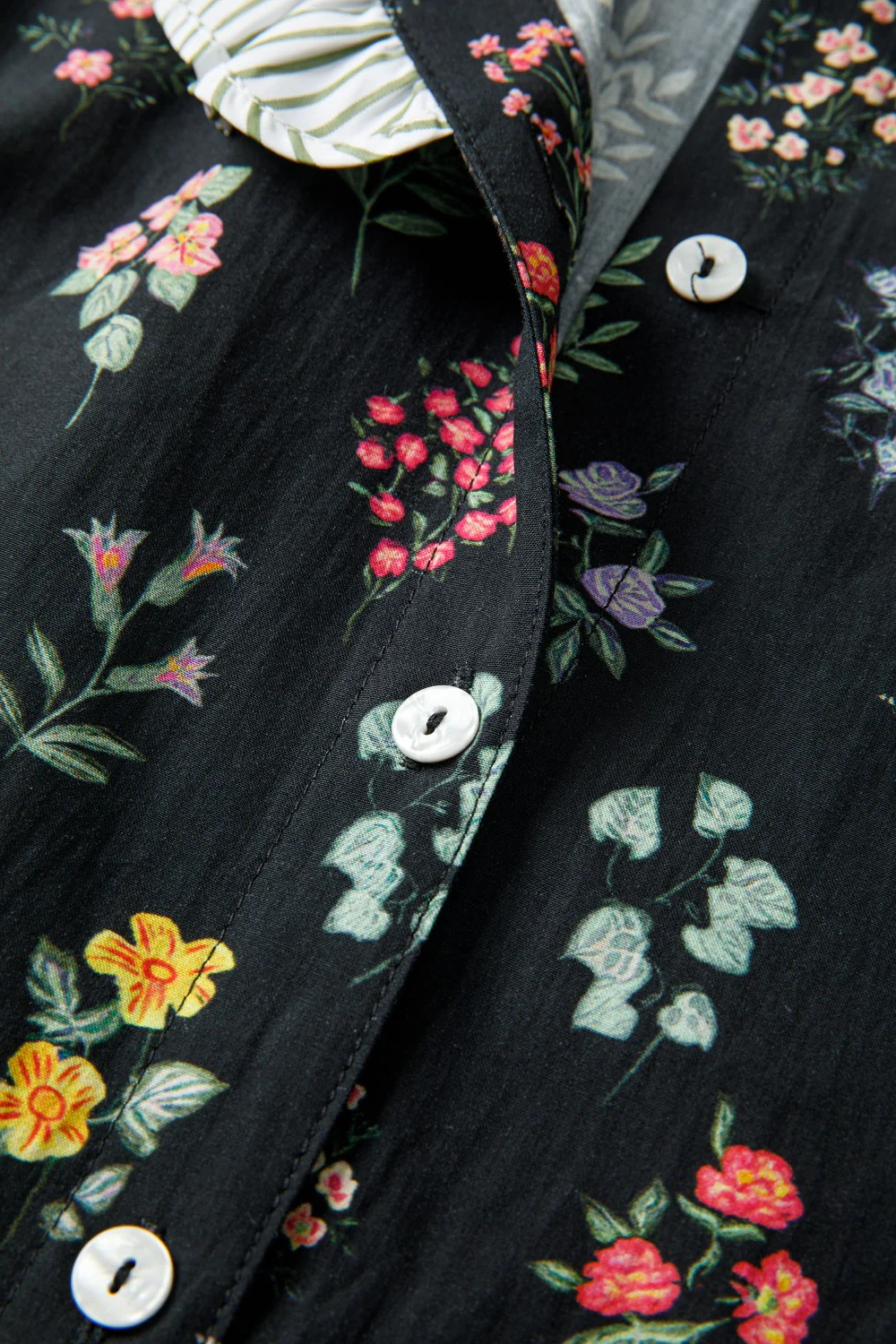 Contrast Frilled Trim Short Sleeve Floral Shirt - Image 6