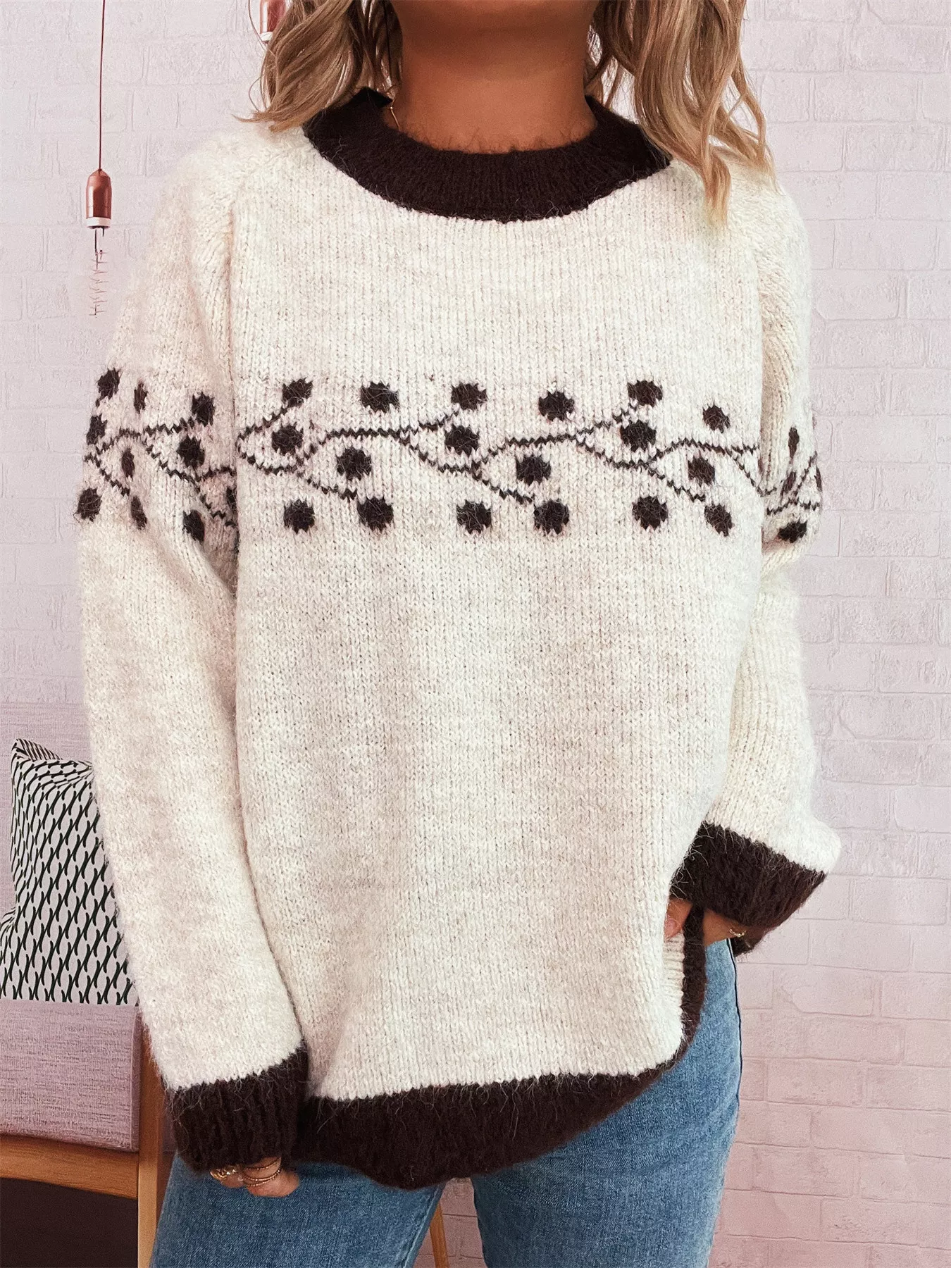 Contrast Hem Round Neck Sweater - Image 4