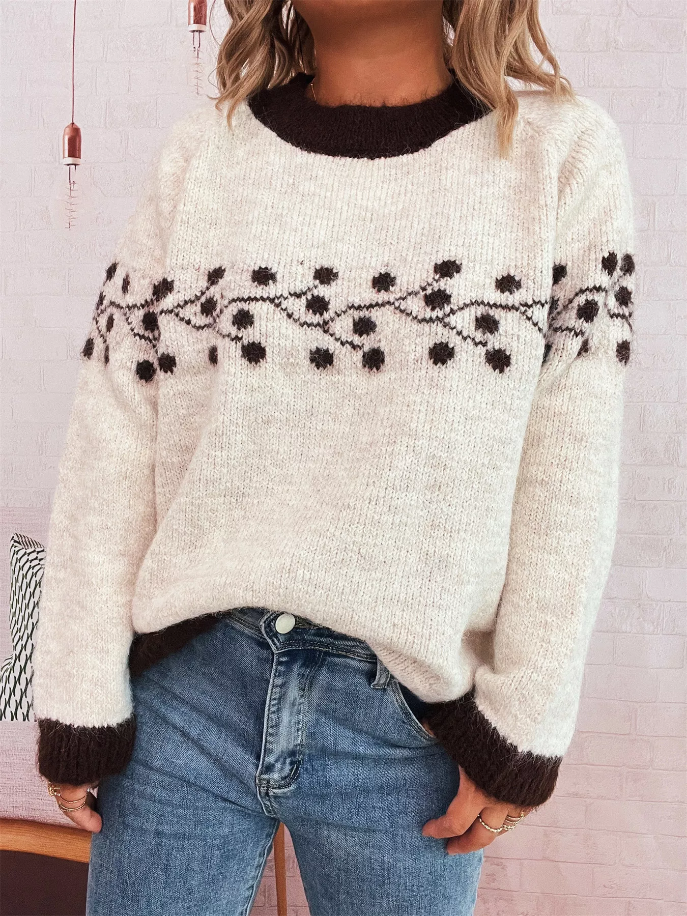 Contrast Hem Round Neck Sweater - Image 5