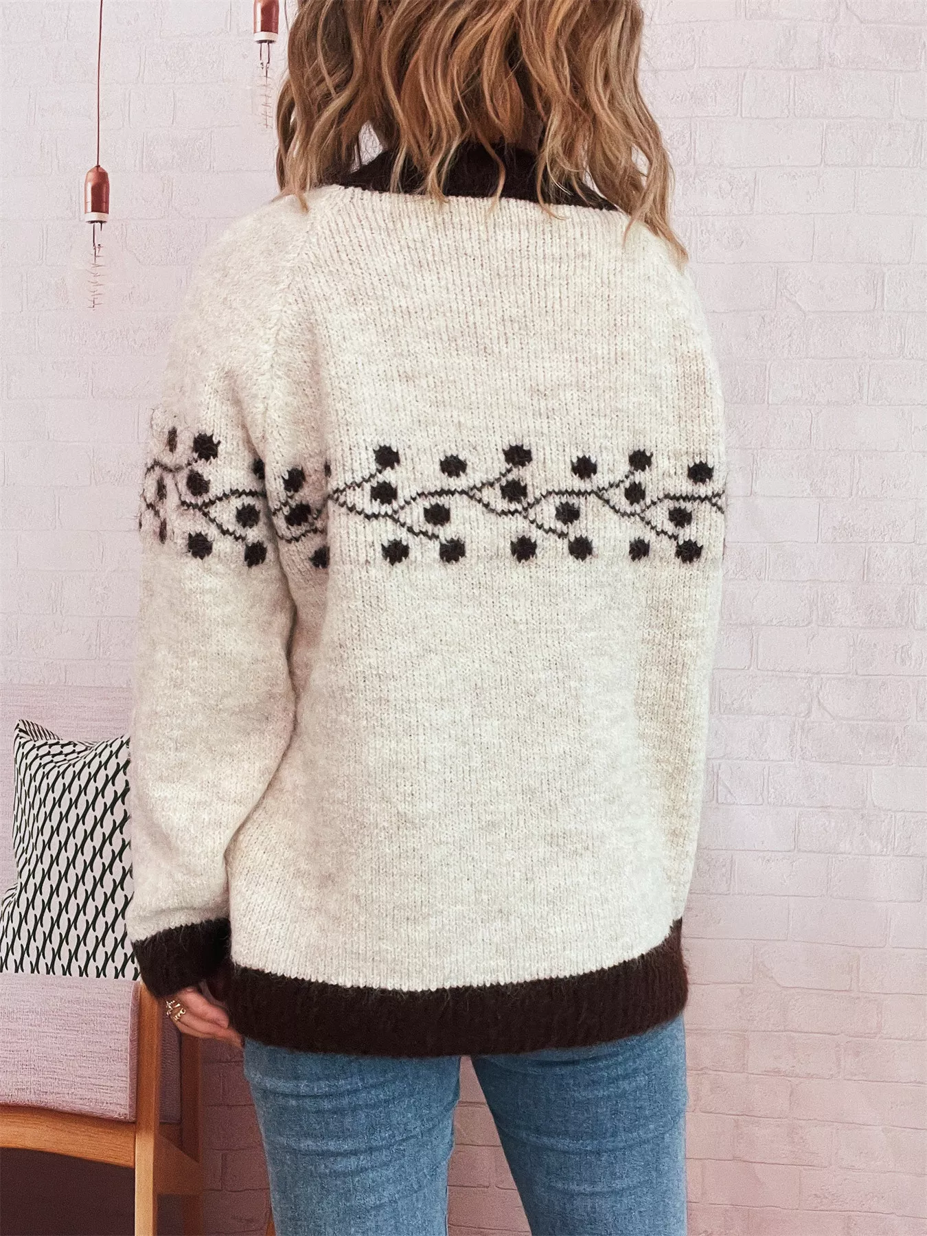 Contrast Hem Round Neck Sweater - Image 6