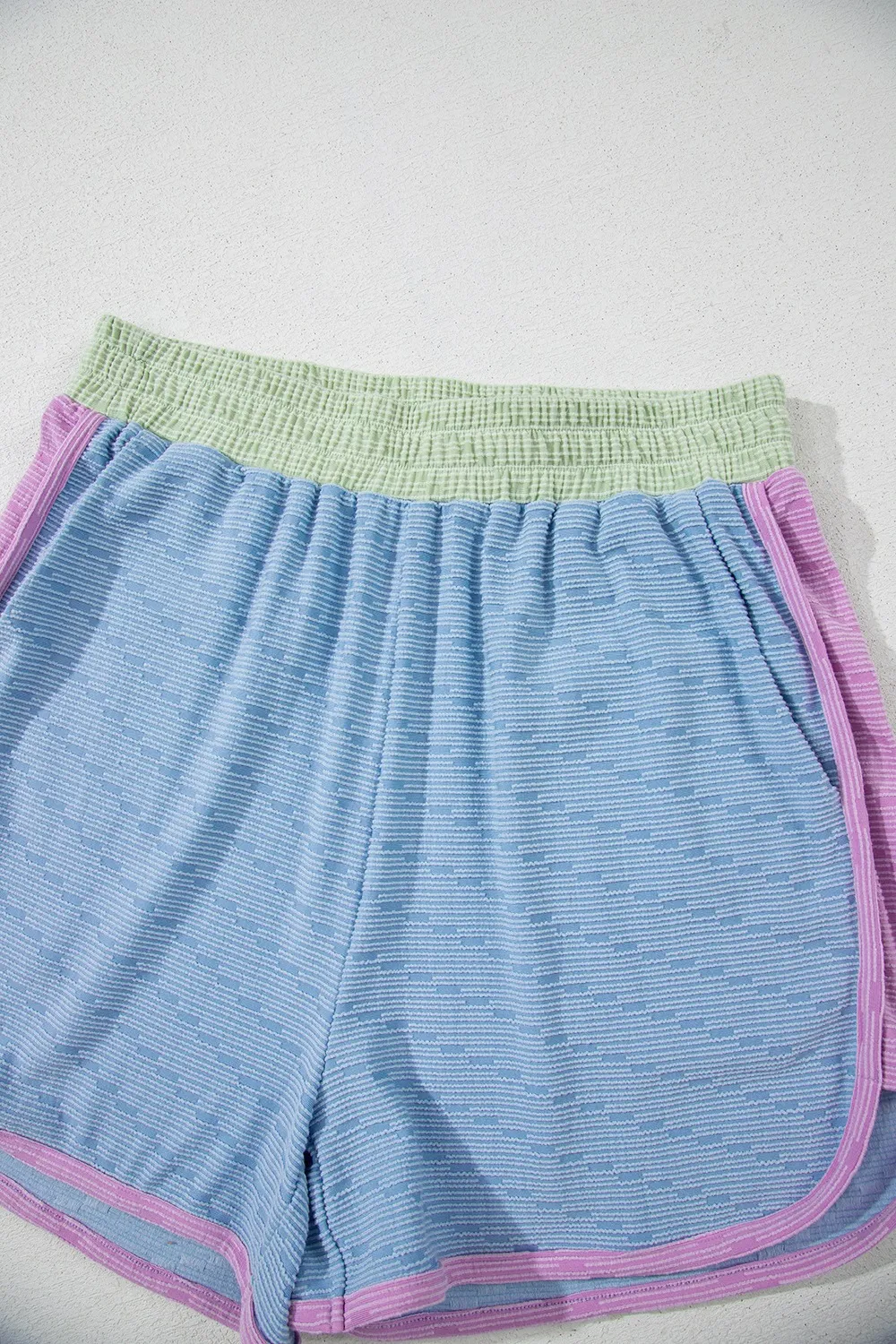 Contrast Round Neck Top and Shorts Set - Image 12