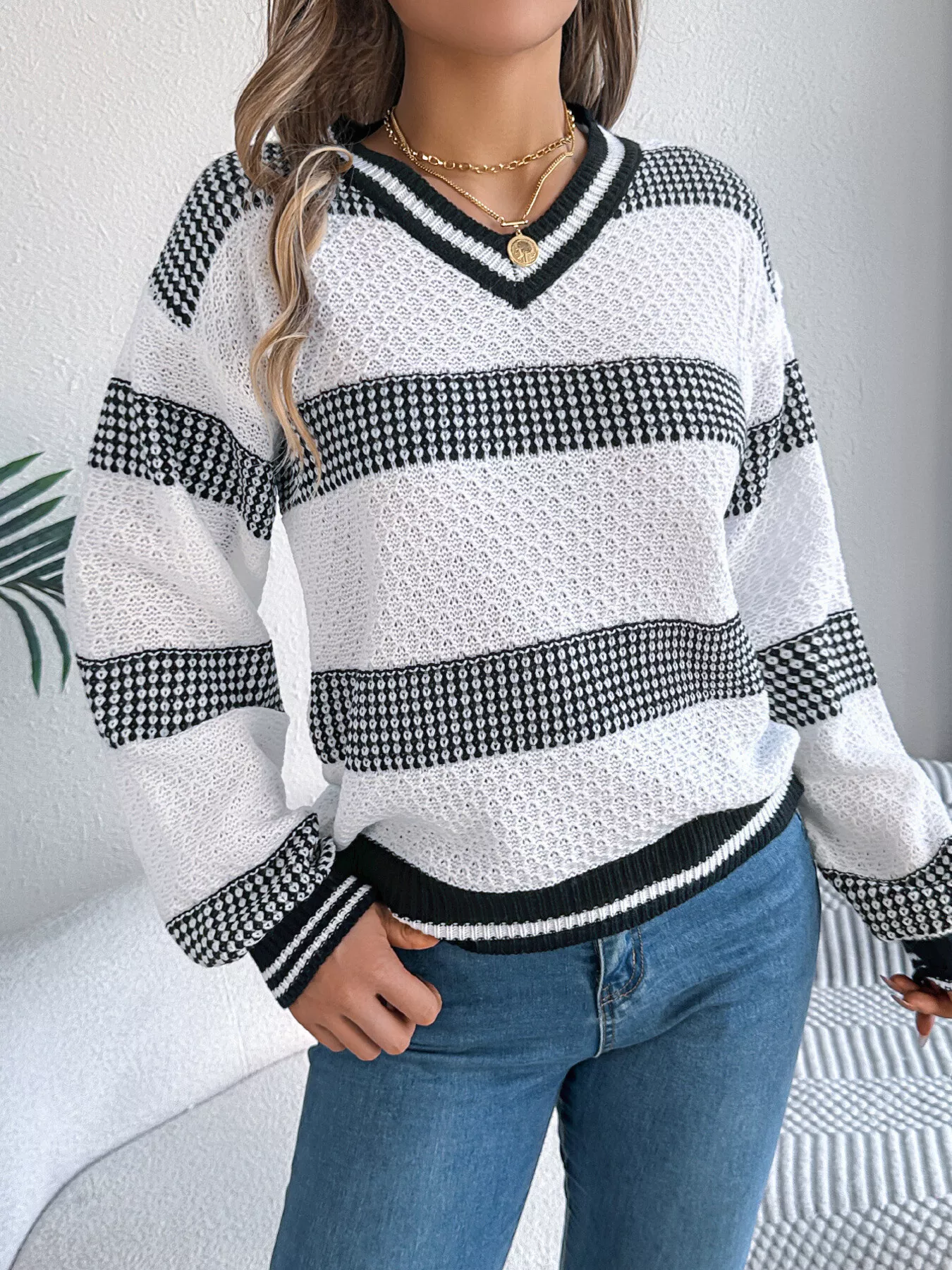 Contrast Striped V-Neck Sweater - Image 4