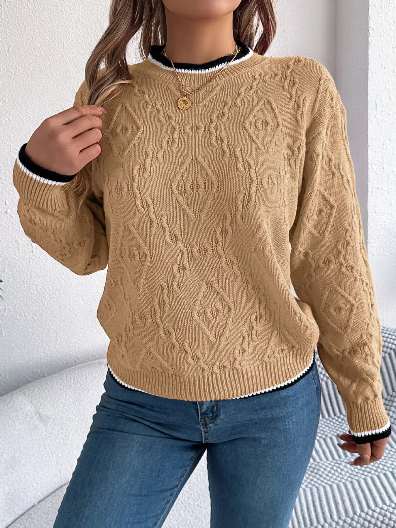 Contrast Trim Round Neck Sweater - Image 10