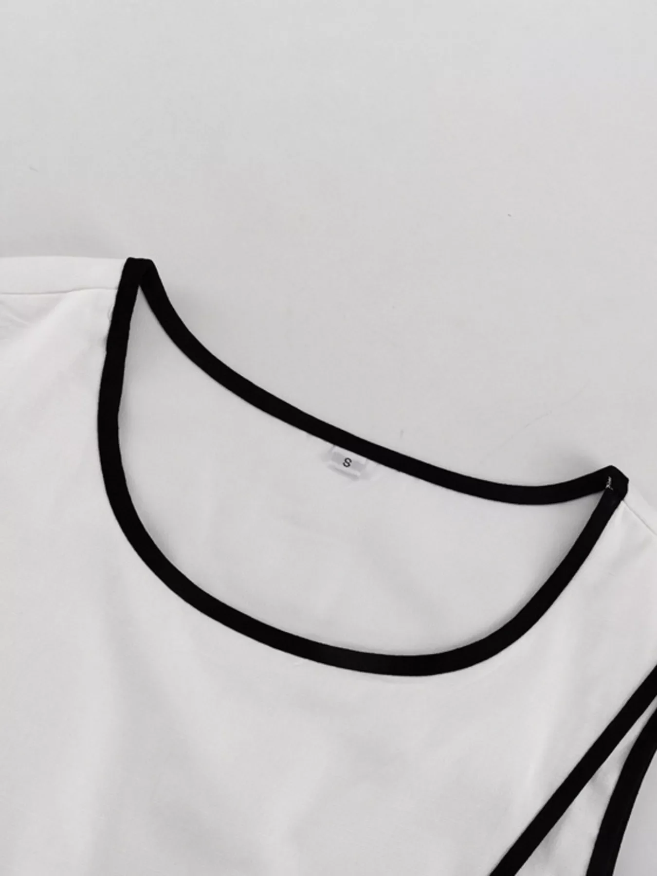 Contrast Trim Sleeveless Top and Wide-Leg Pants Set - Image 6