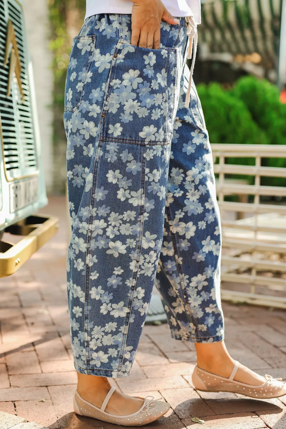 Dainty Floral Printed Drawstring Barrel Jeans - Image 3