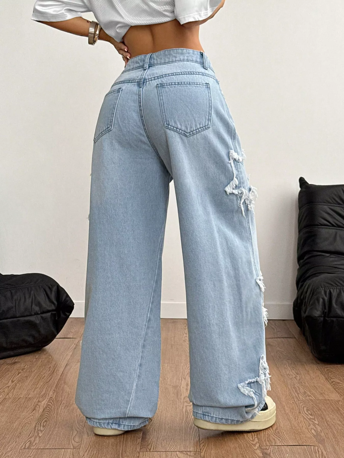 Distressed Star Patch Wide-Leg Jeans - Image 4