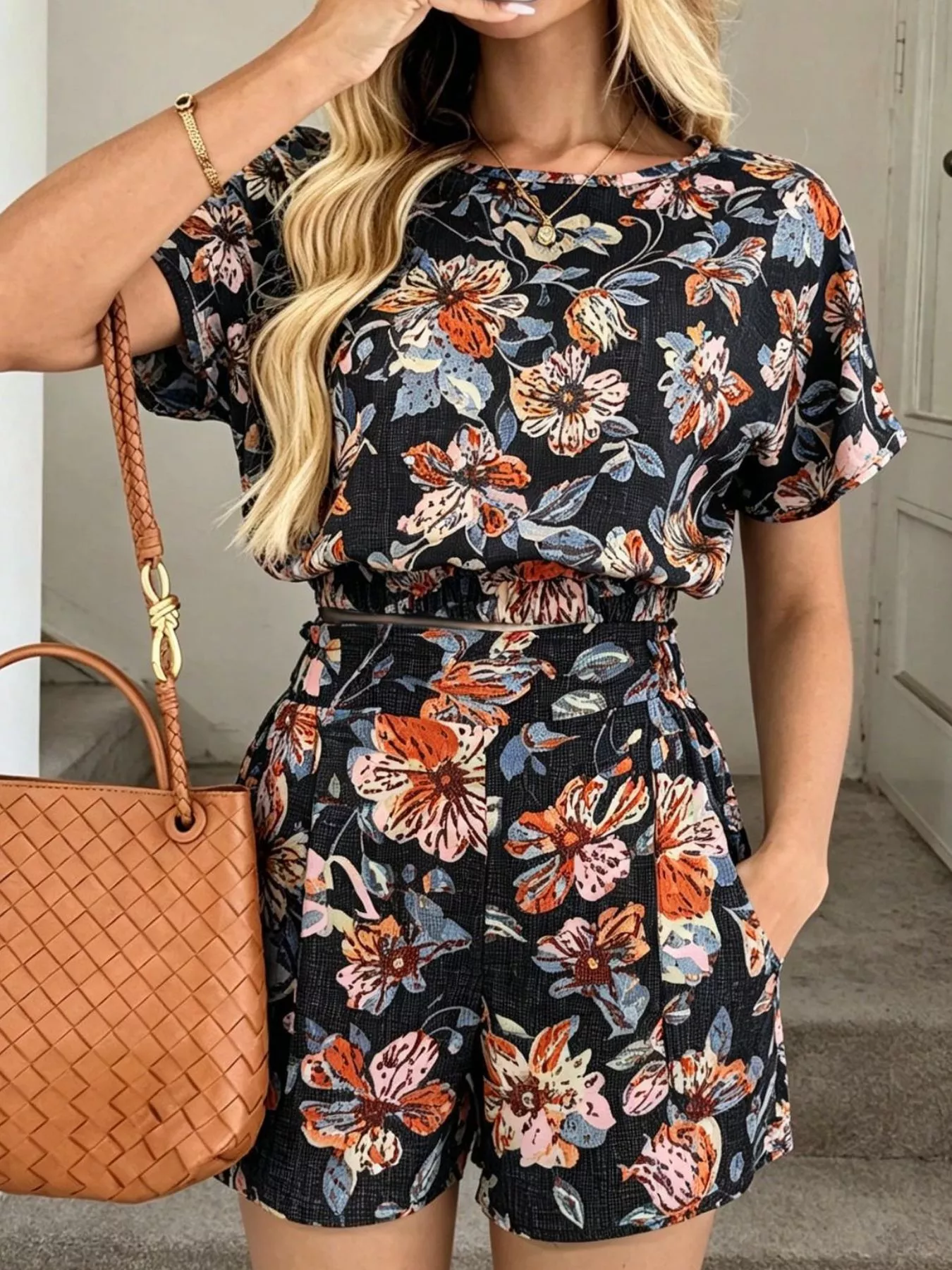 Floral Print Crop Top and Shorts Set - Image 5