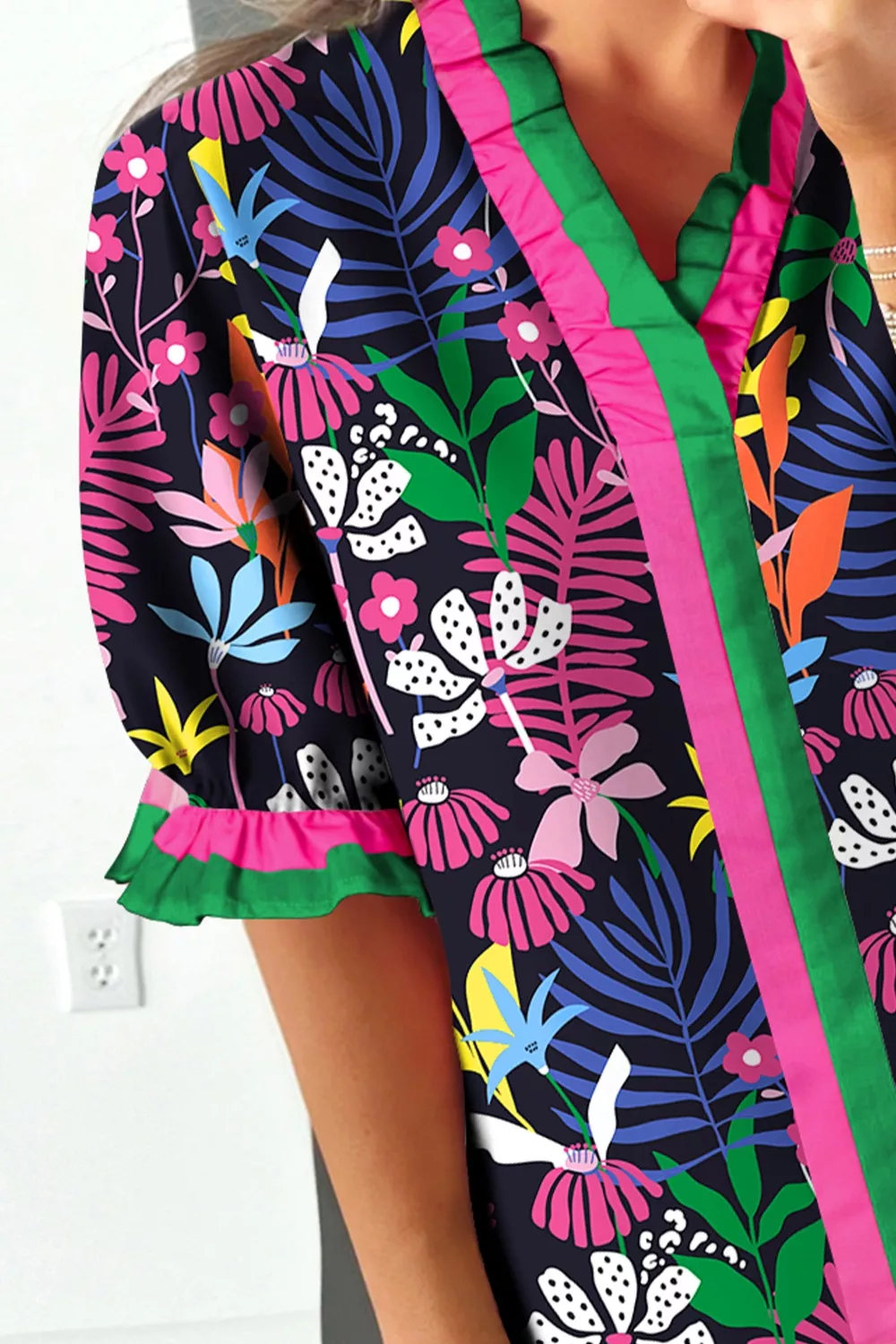 Floral Print Frilled Contrast Striped Trim V Neck Short Sleeve Blouse - Image 2