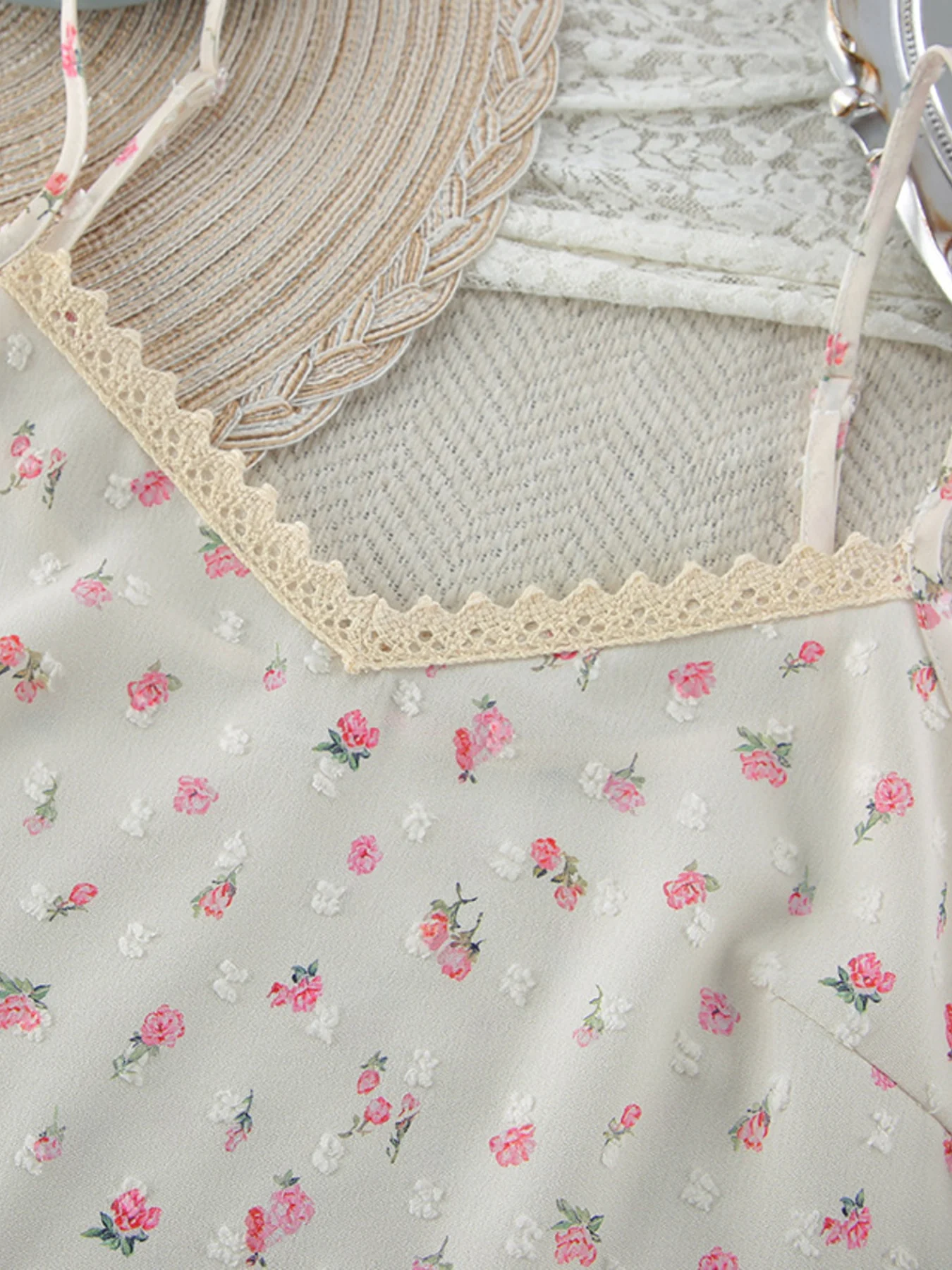 Floral Print Lace Trim Cami and Shorts Set - Image 10