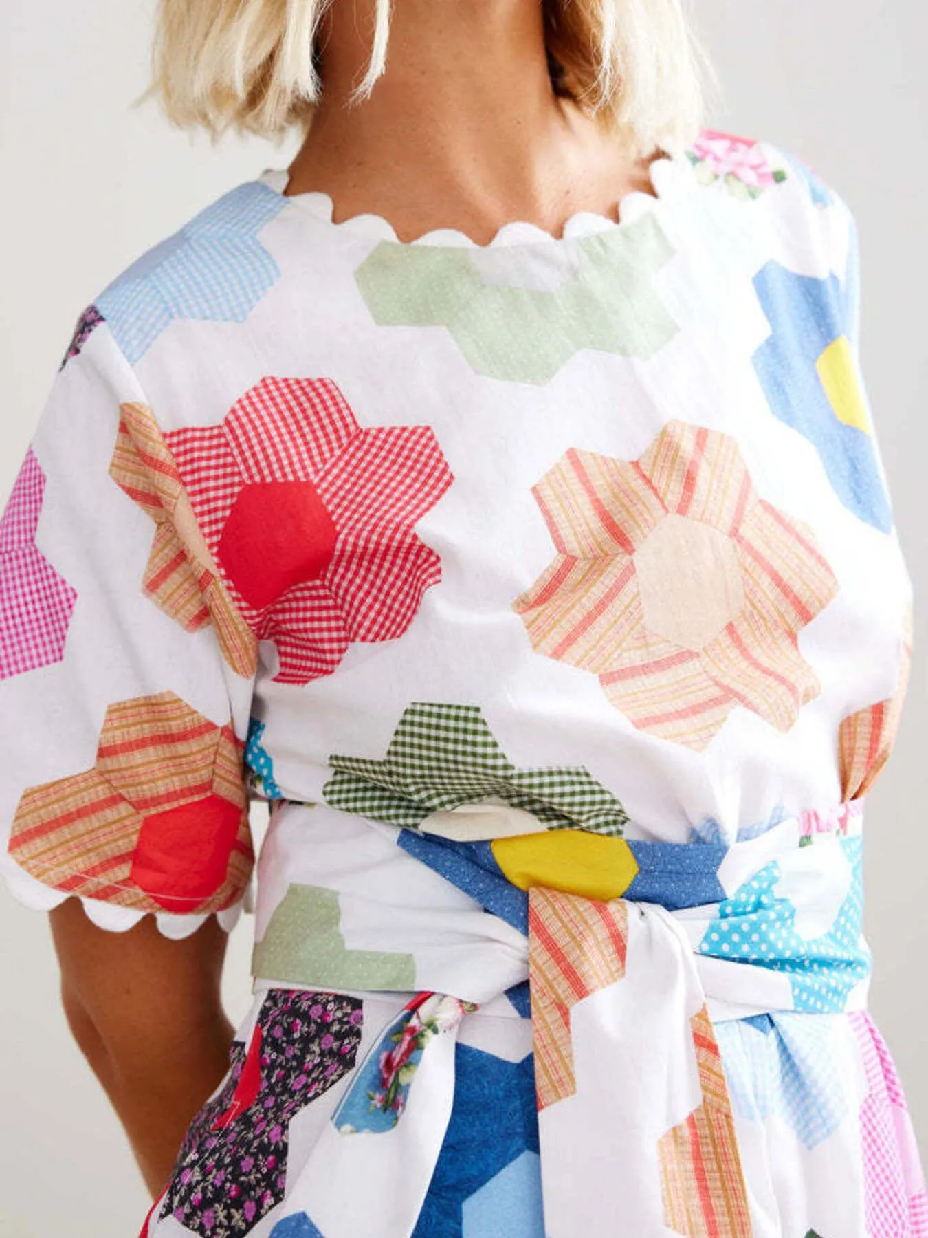 Floral Print Midi Dress with Scalloped Edges - Image 2
