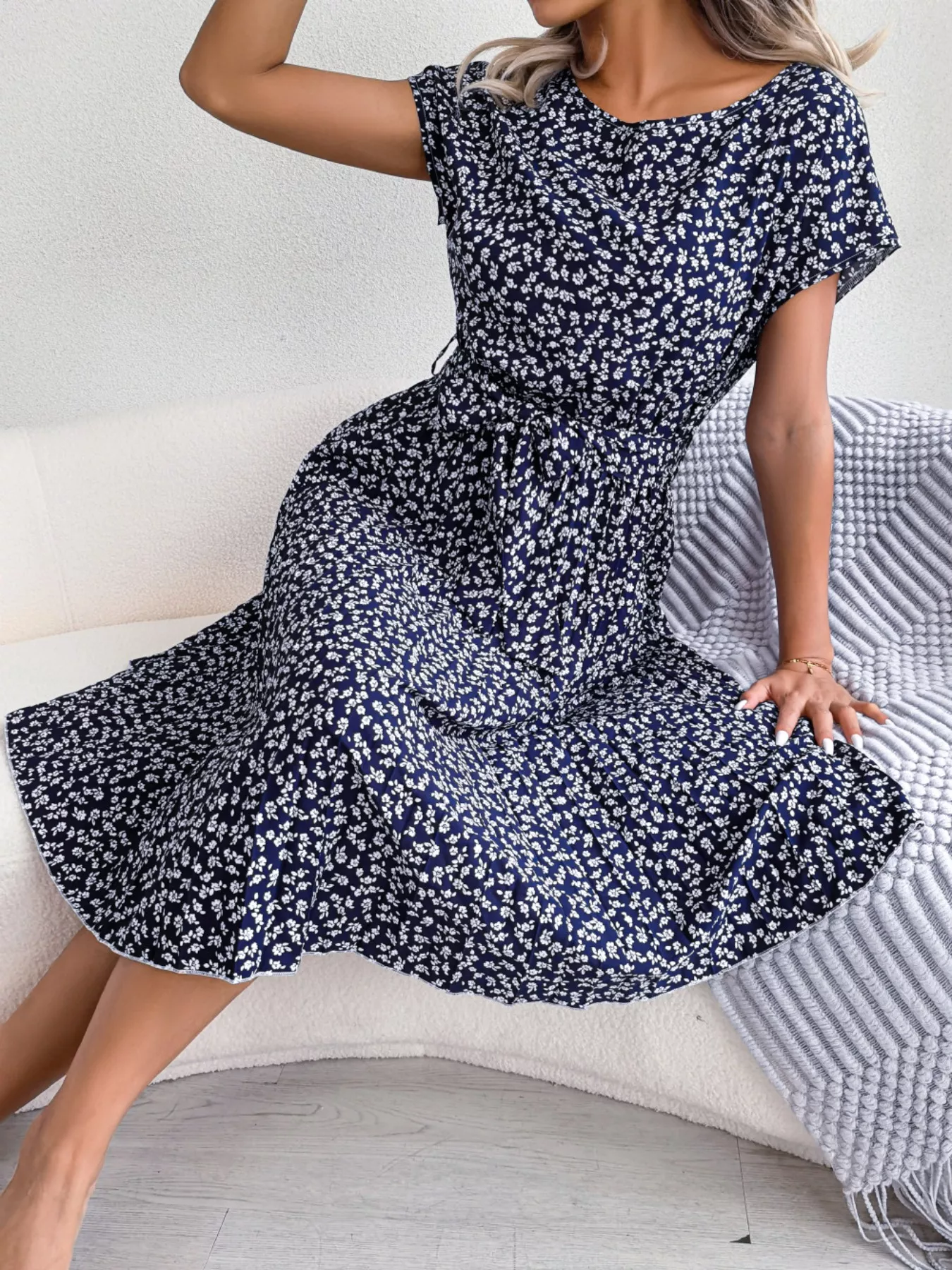 Floral Print Pleated Midi Dress with Belt - Image 10
