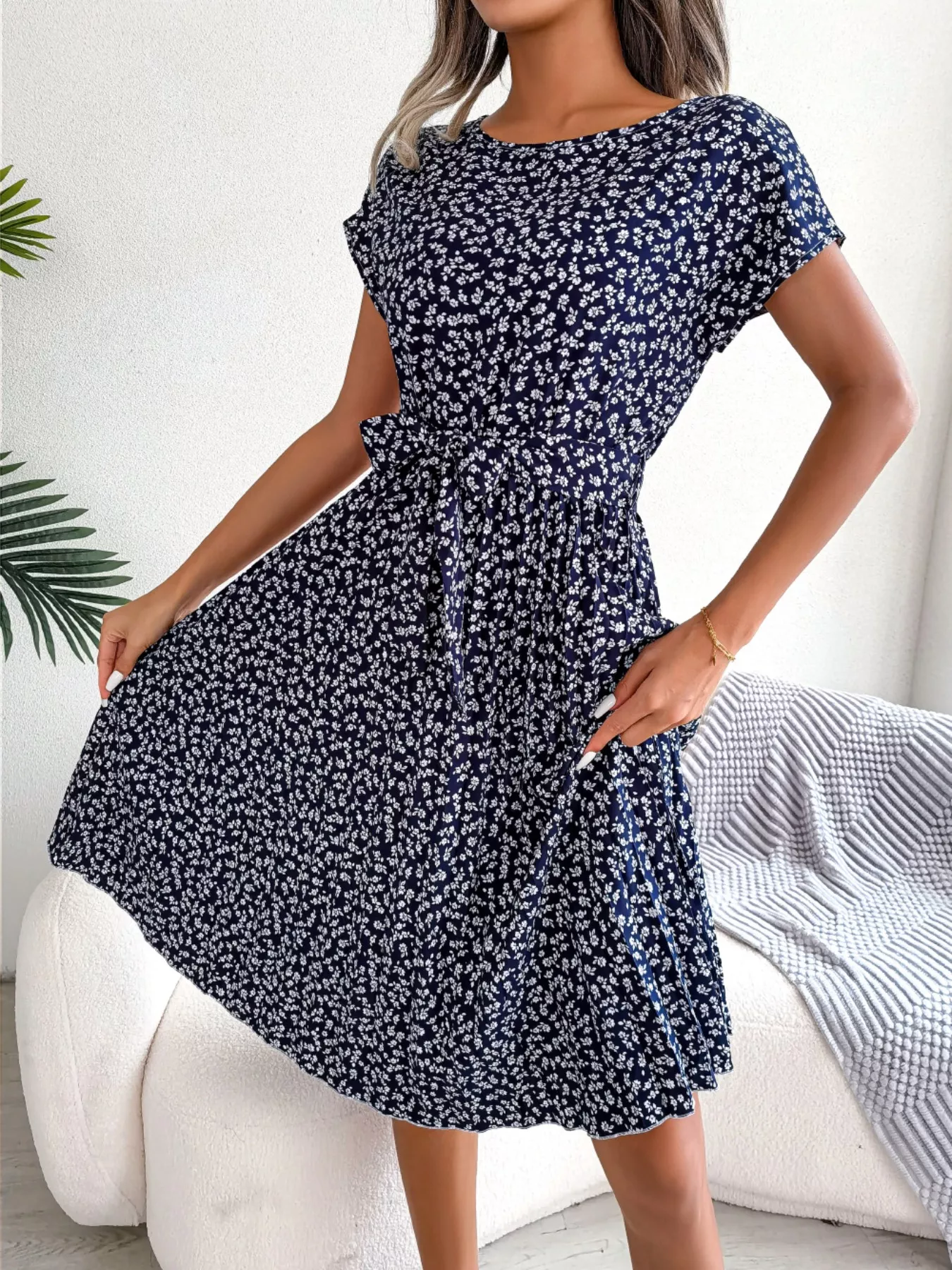 Floral Print Pleated Midi Dress with Belt - Image 8