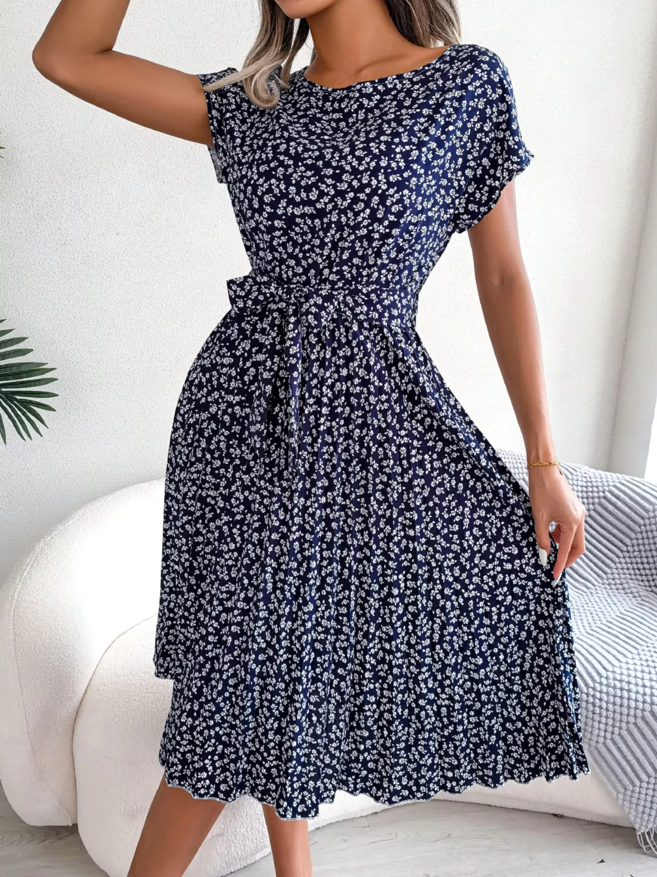 Floral Print Pleated Midi Dress with Belt - Image 9