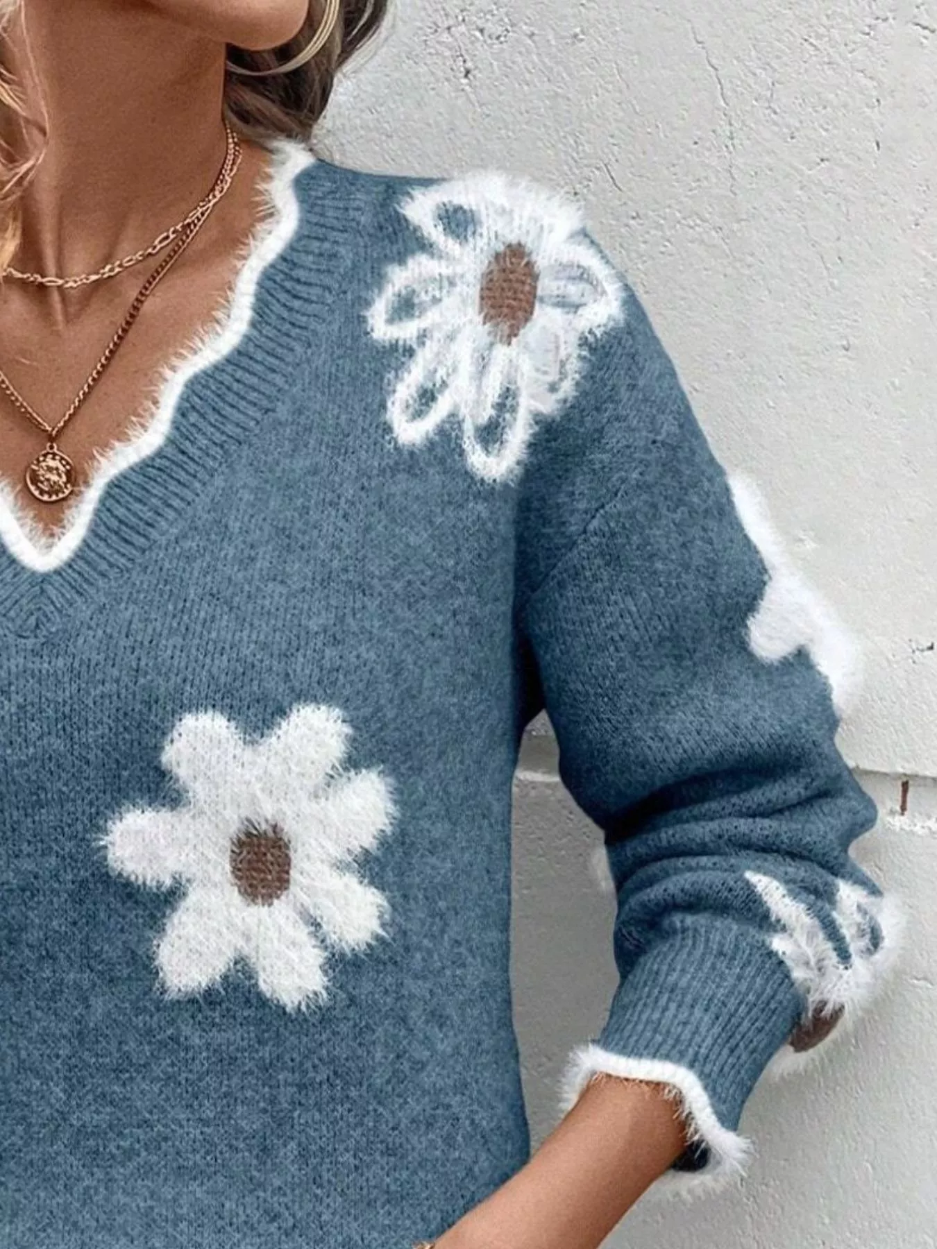 Floral V-Neck Long Sleeve Sweater - Image 15