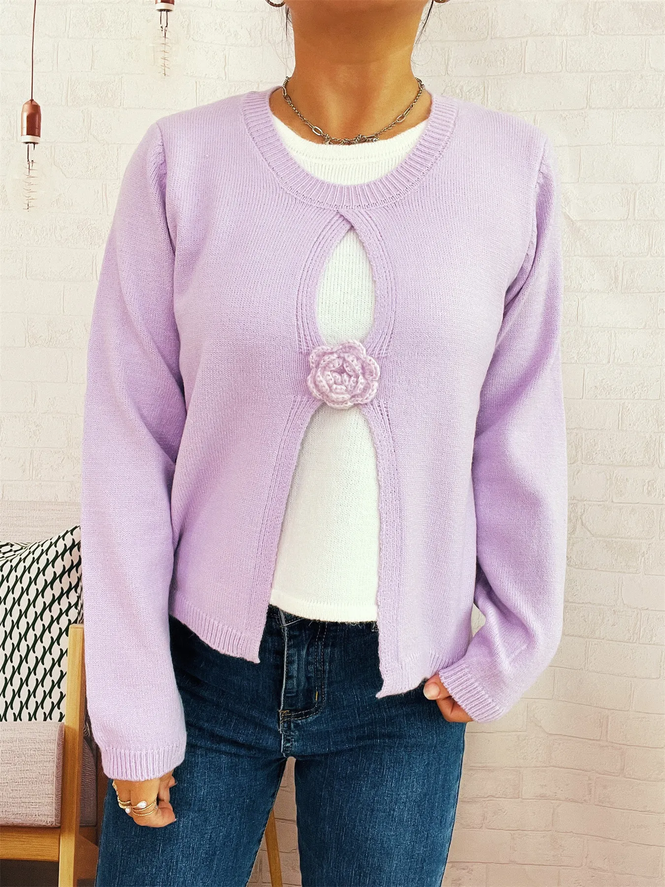 Flower Contrast Round Neck Sweater - Image 4