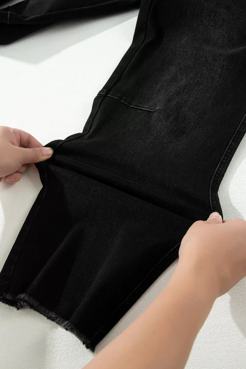 Frayed Cropped Straight Jeans - Image 8