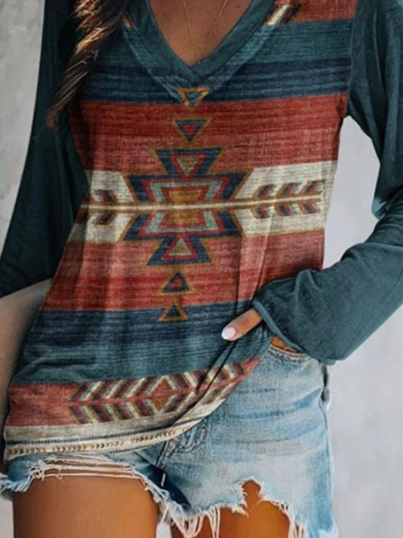Full Size Geometric V-Neck Long Sleeve T-Shirt Plus Size - Image 14