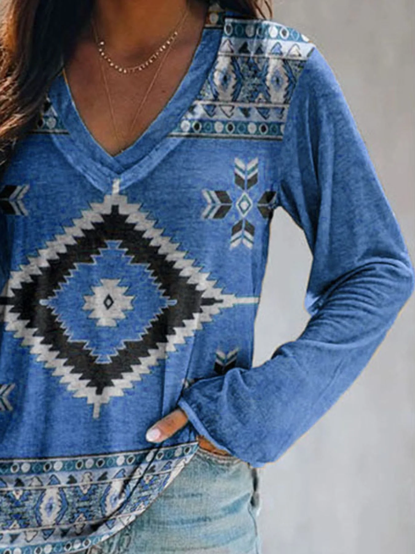Full Size Geometric V-Neck Long Sleeve T-Shirt Plus Size - Image 2