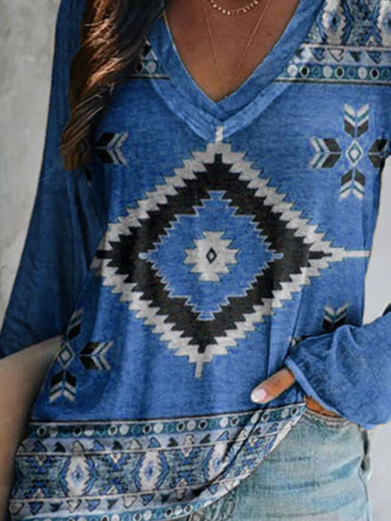 Full Size Geometric V-Neck Long Sleeve T-Shirt Plus Size - Image 3