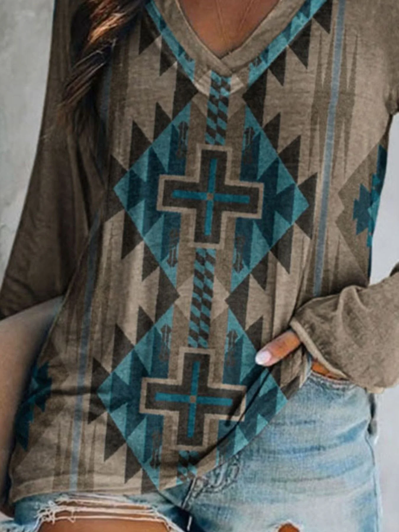 Full Size Geometric V-Neck Long Sleeve T-Shirt Plus Size - Image 5