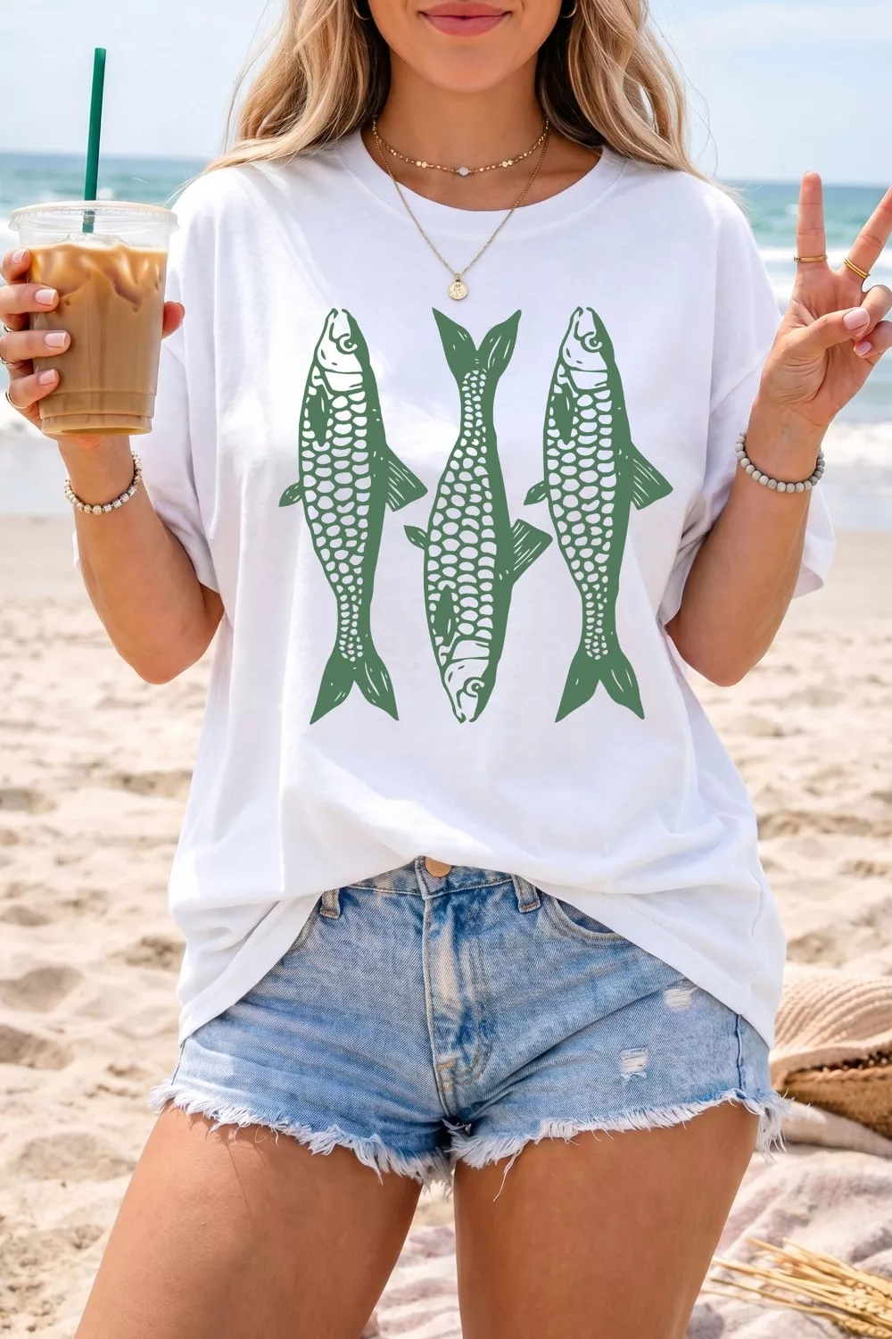 Full Size Unique Fish Graphic Casual Round Neck Tee Plus Size - Image 4