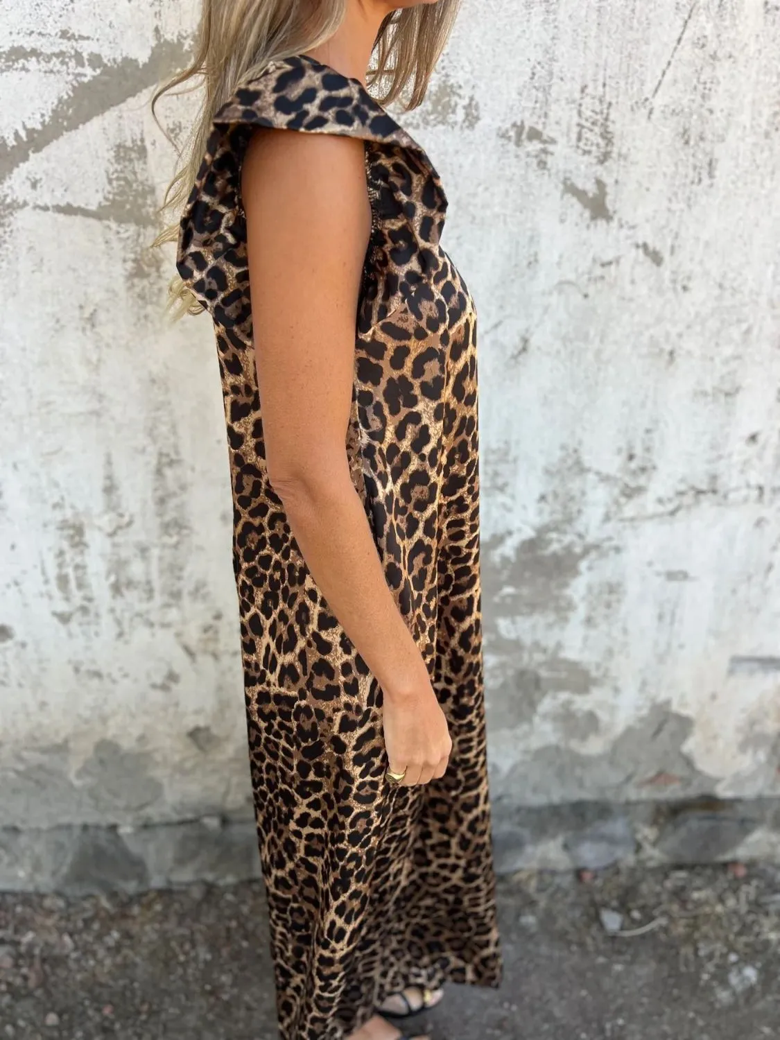 Full Size V-Neck Cap Sleeve Wide Leg Jumpsuit Plus Size - Image 4