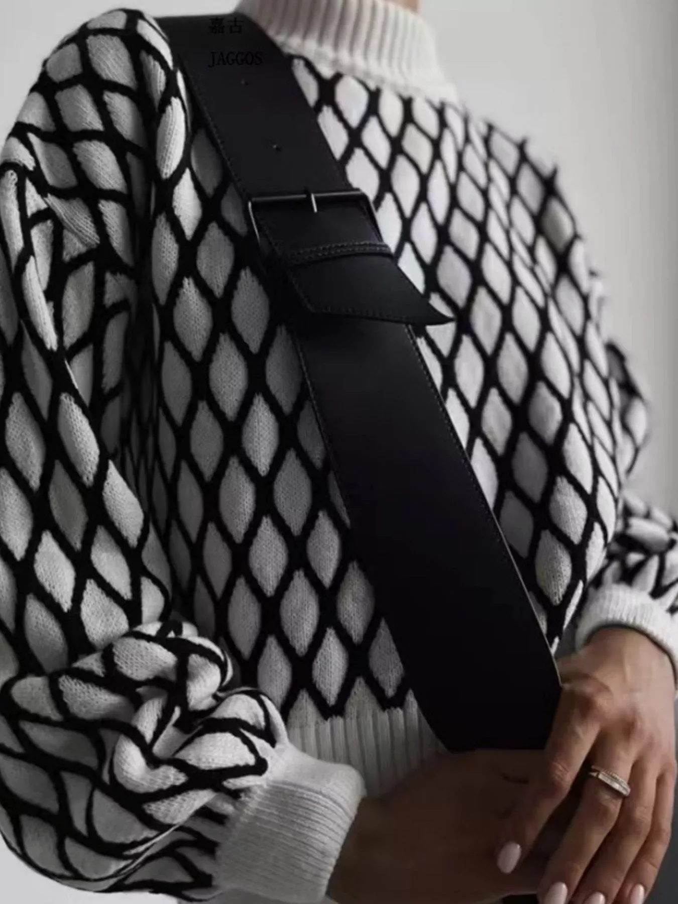 Geometric Pattern Turtleneck Sweater - Image 7