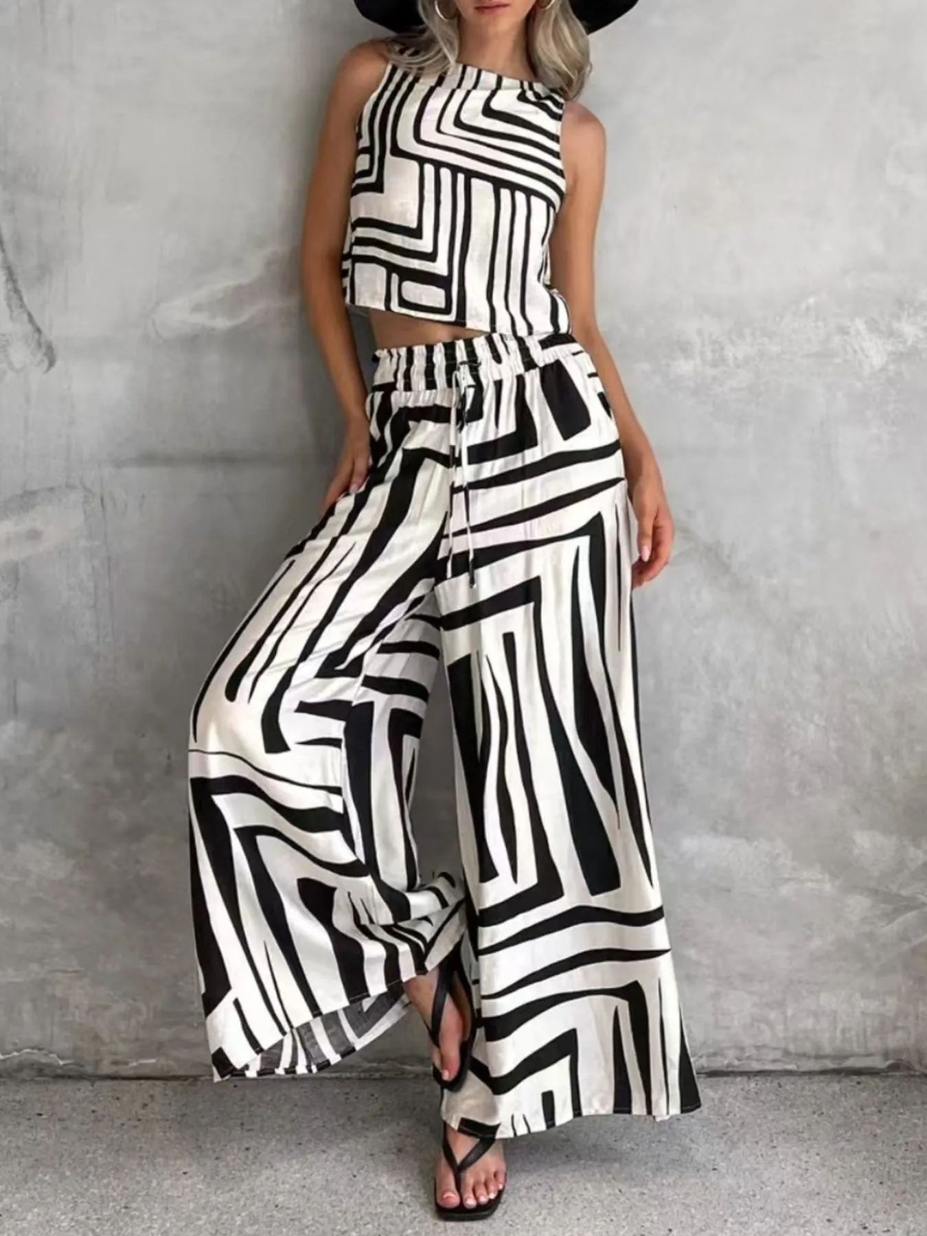 Geometric Print Sleeveless Top and Wide Leg Pants Set - Image 2