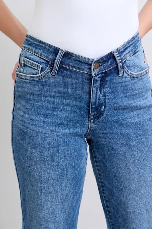 Judy Blue Full Size High Waist V-Front Vintage Wash Straight Jeans Plus Size - Image 9