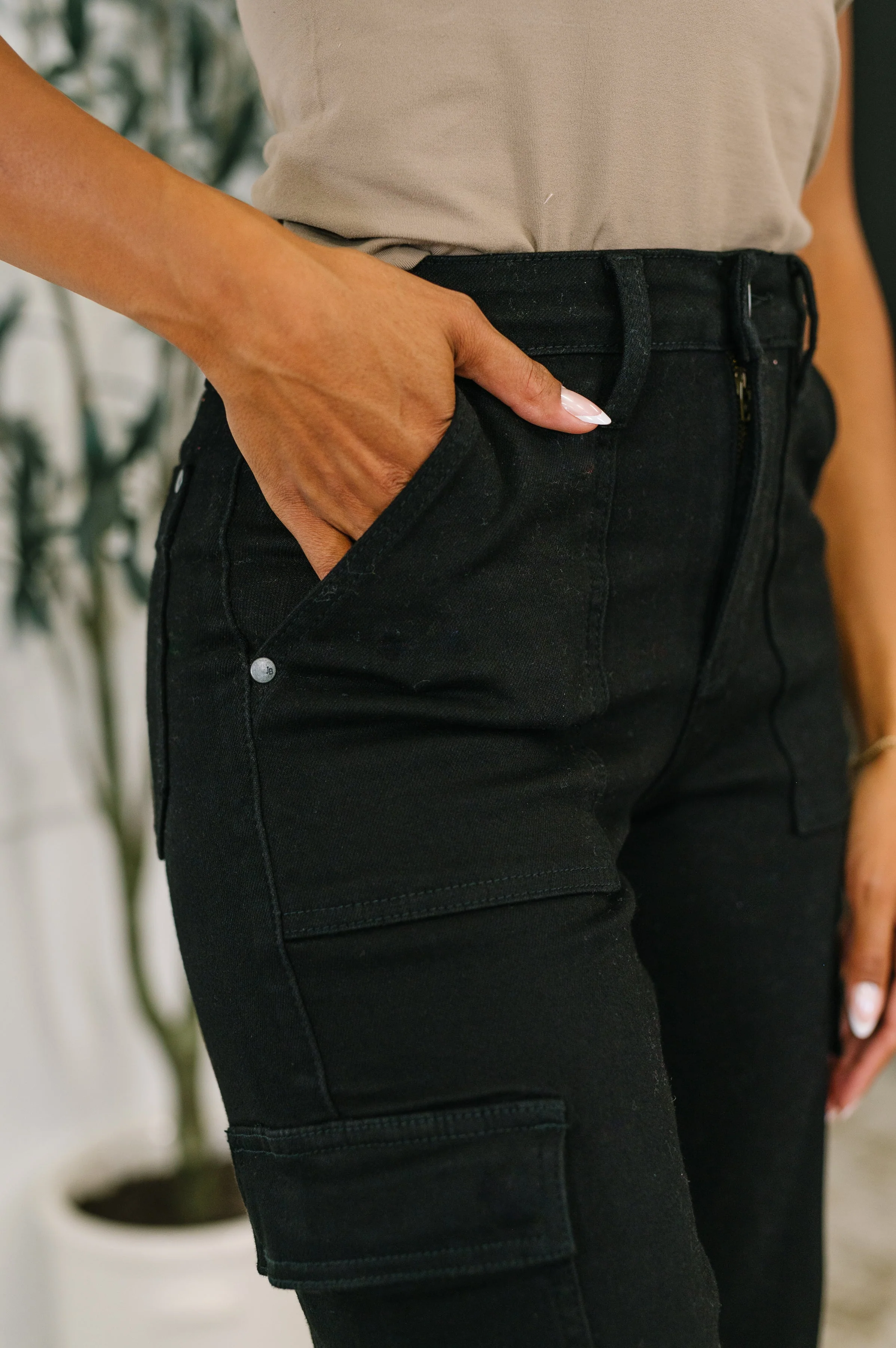 Keira High Waist Cargo Wide in Black - Image 2