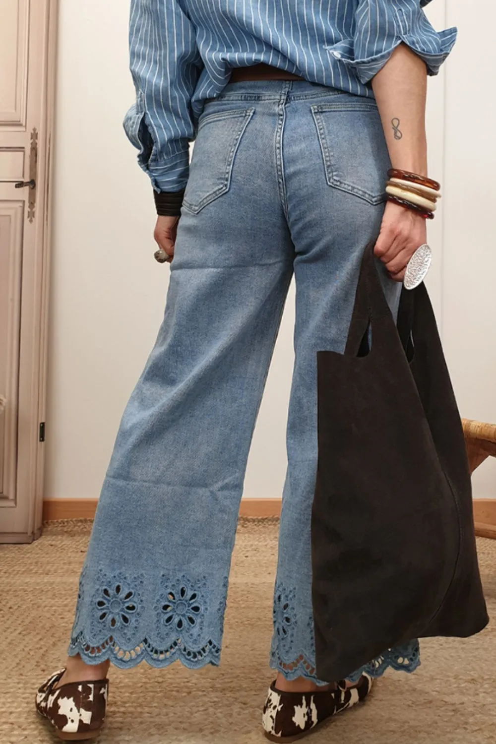 Lace Detail Cropped Wide Leg Jeans - Image 3