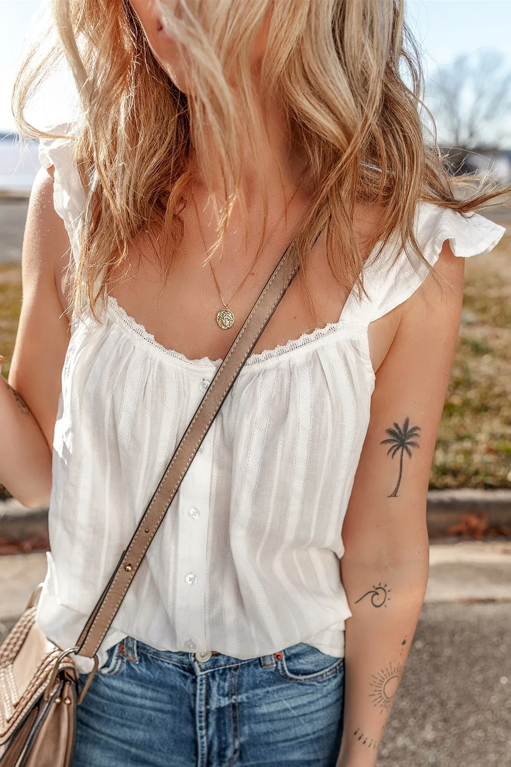Lace Detail Ruffled Buttoned Loose Fit Tank Top - Image 4