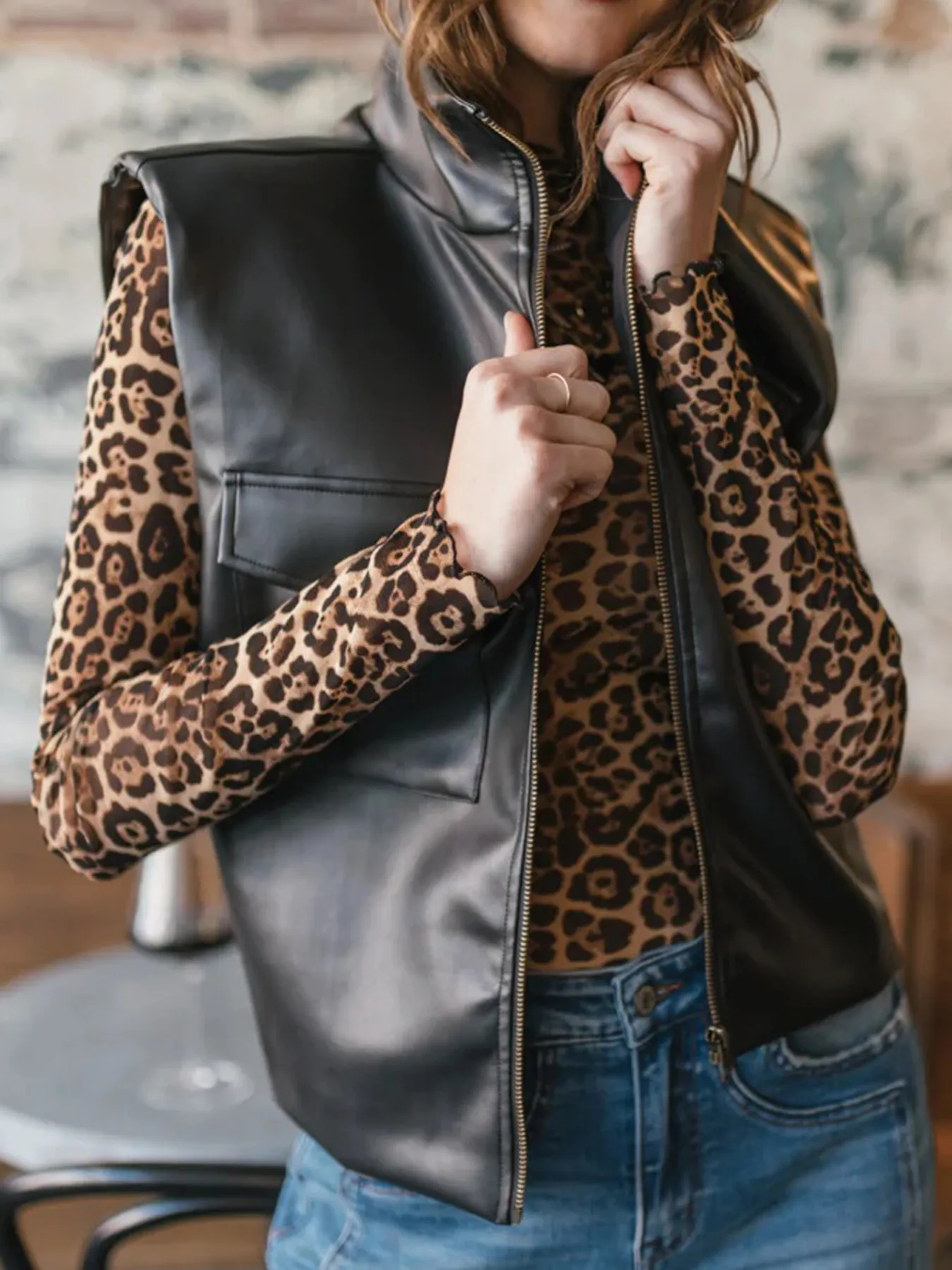 Leather Sleeveless Vest Coat with Zipper Closure - Image 2