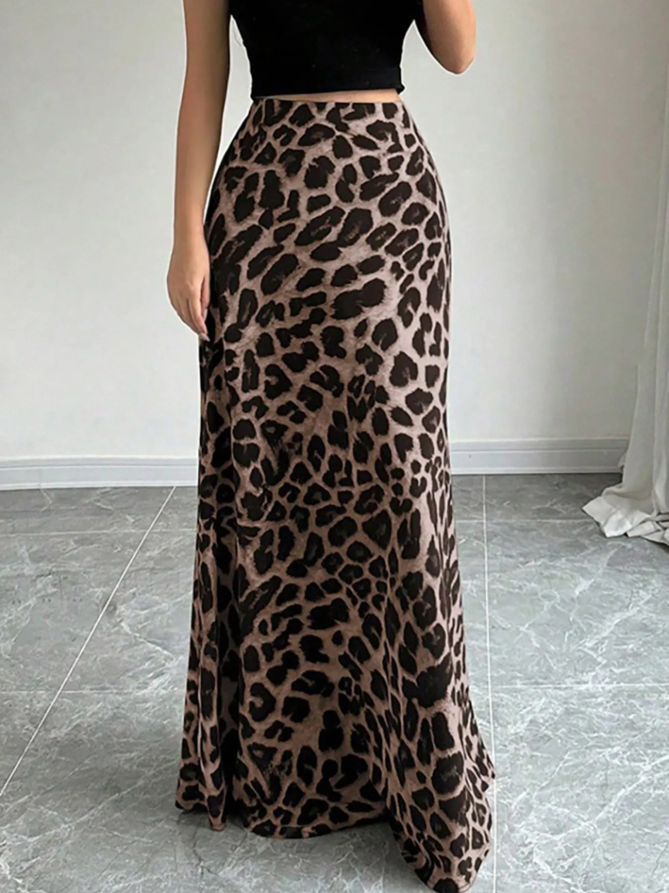 Leopard Print High-Waisted Maxi Skirt - Image 3