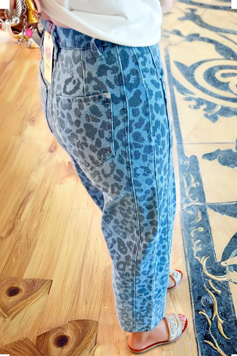 Leopard Print High-Waisted Relaxed Fit Jeans - Image 2