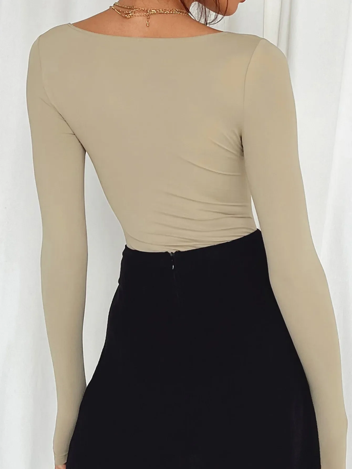 Long Sleeve Scoop Neck Fitted T-Shirt - Image 5