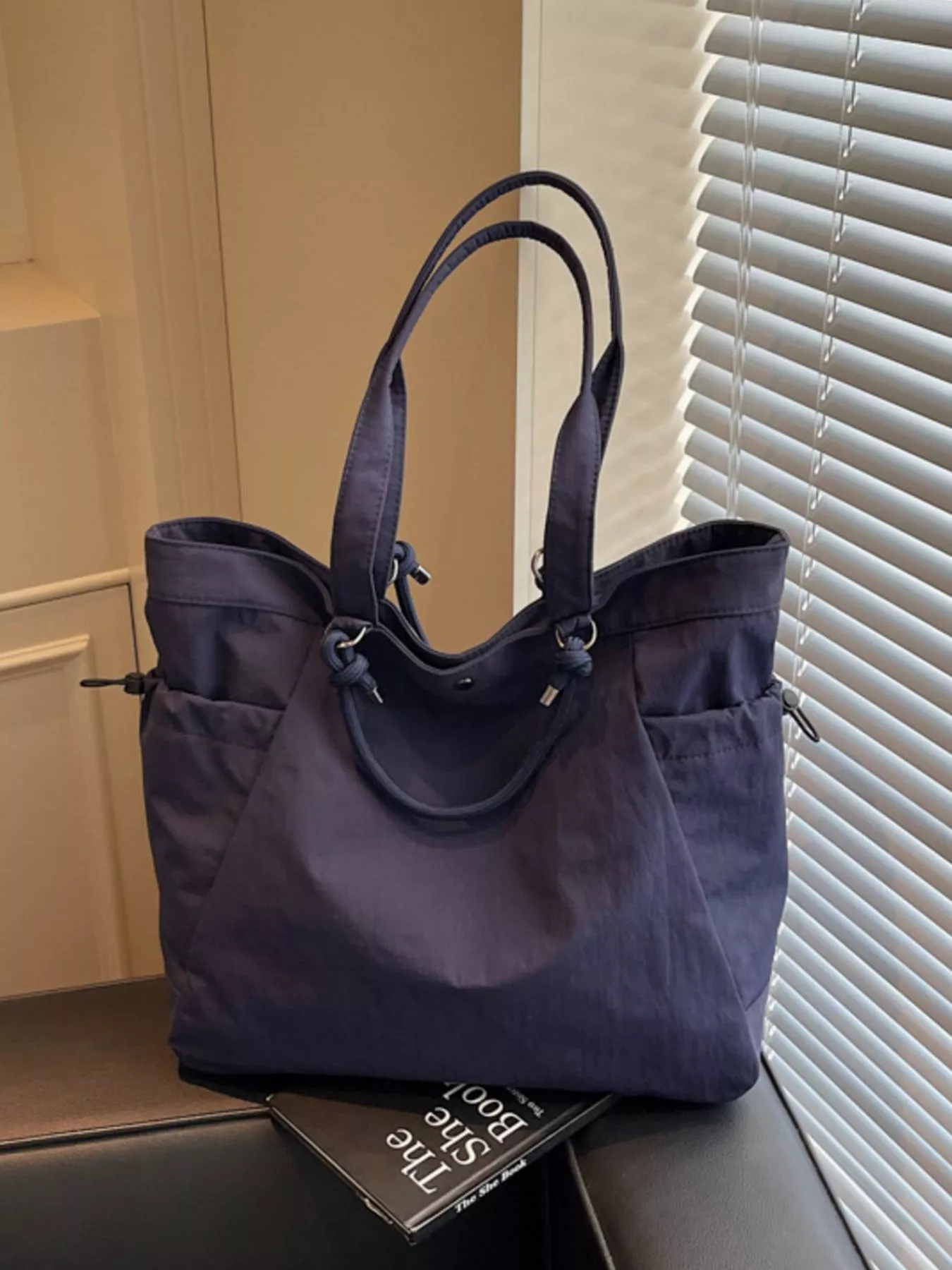 Nylon Lightweight Large Capacity Shoulder Bag - Image 2