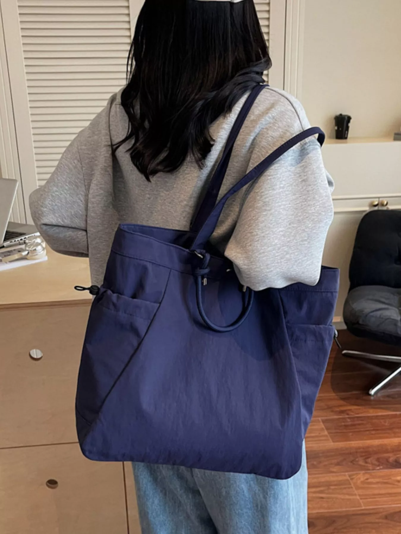 Nylon Lightweight Large Capacity Shoulder Bag - Image 6