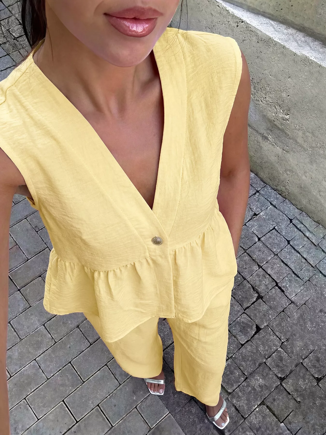 One Button Sleeveless Top and Pants Set - Image 3