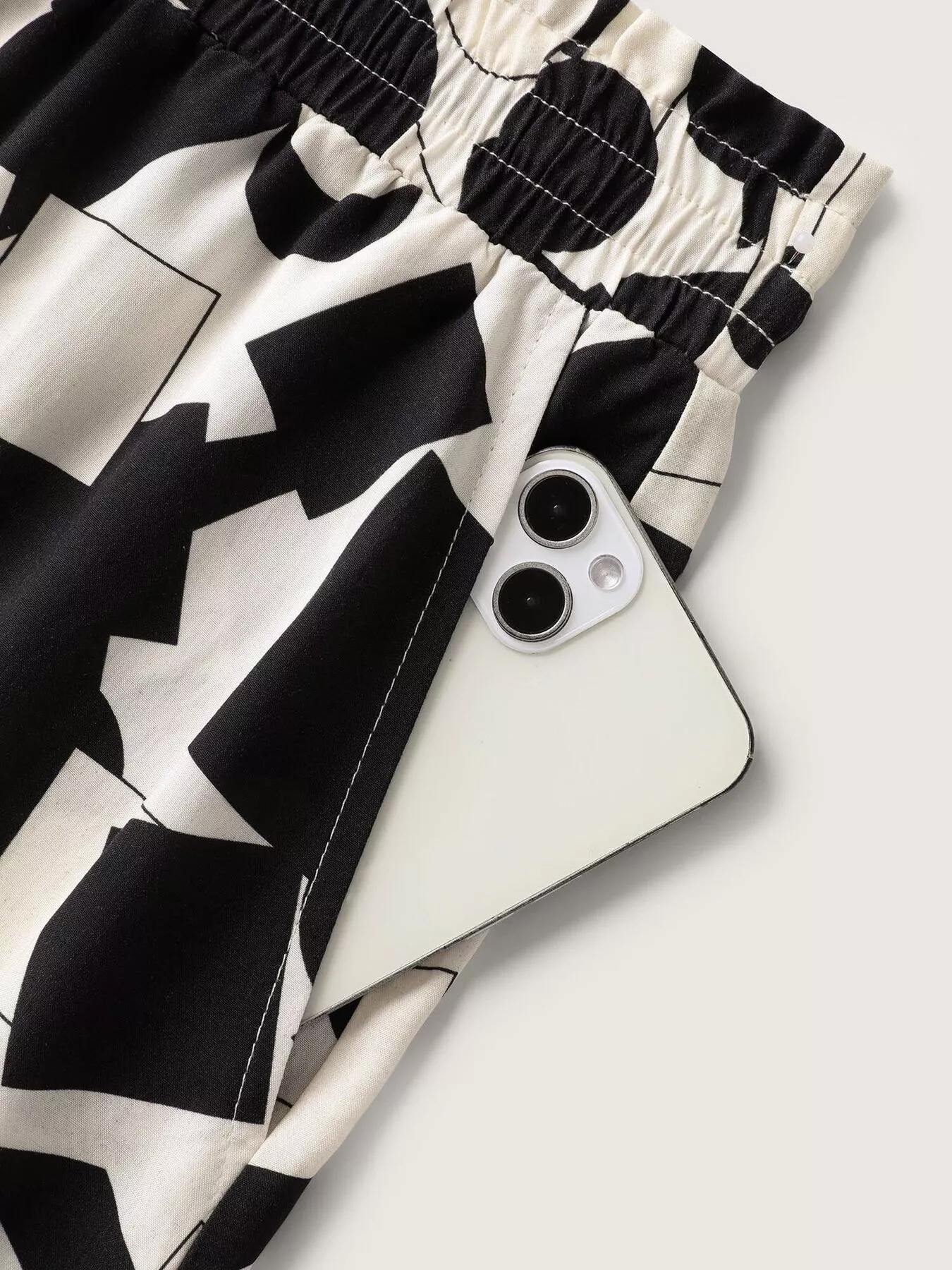 Plus Size Abstract Print Wide Leg Pants - Image 7